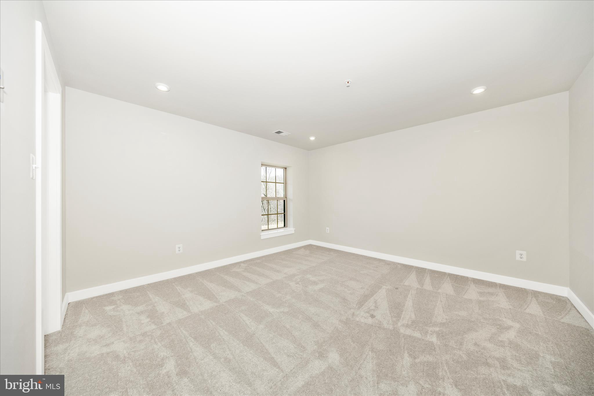 LAKE LINGANORE - Residential