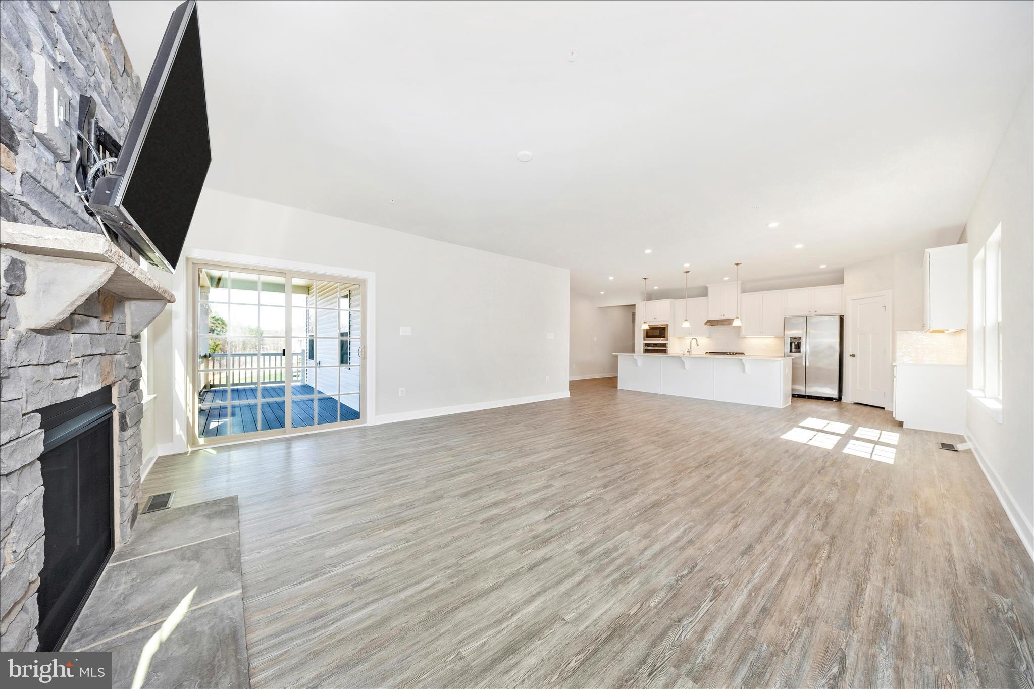 LAKE LINGANORE - Residential