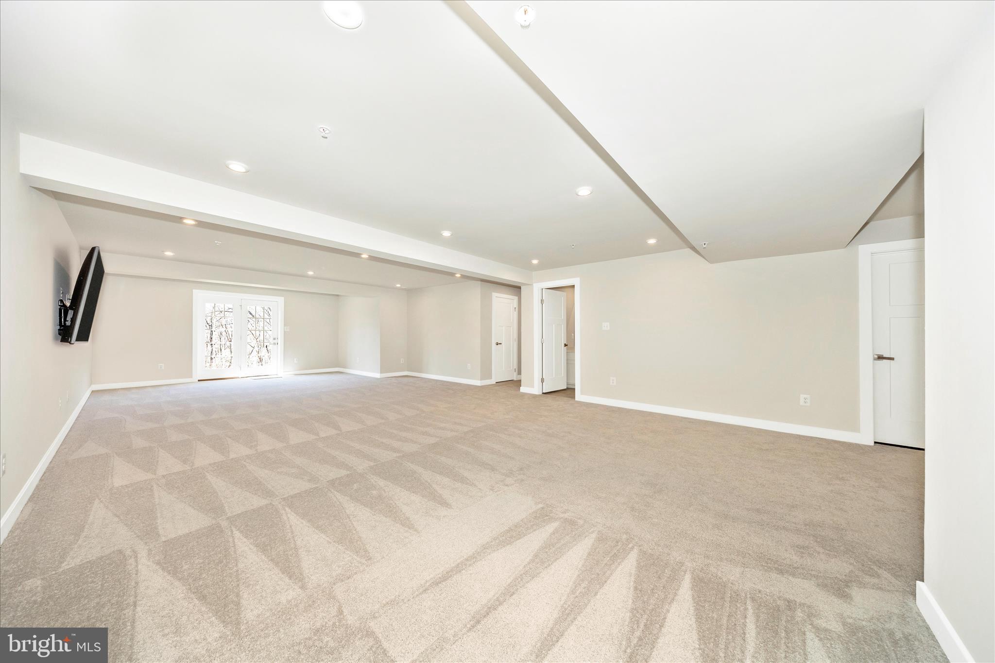 LAKE LINGANORE - Residential