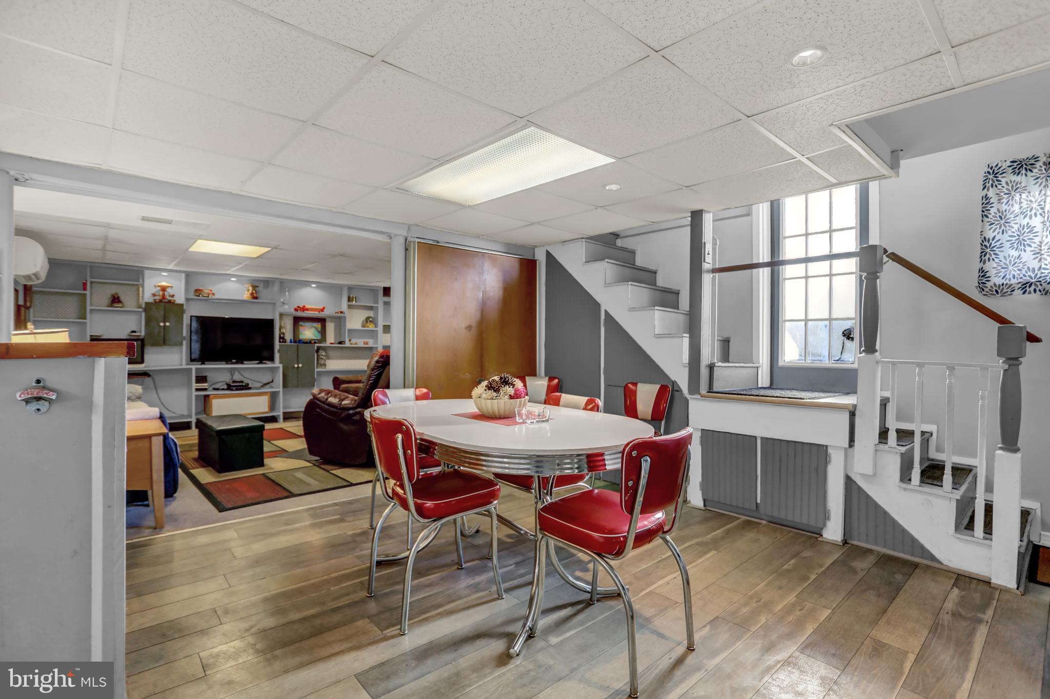 WOODSIDE - Residential