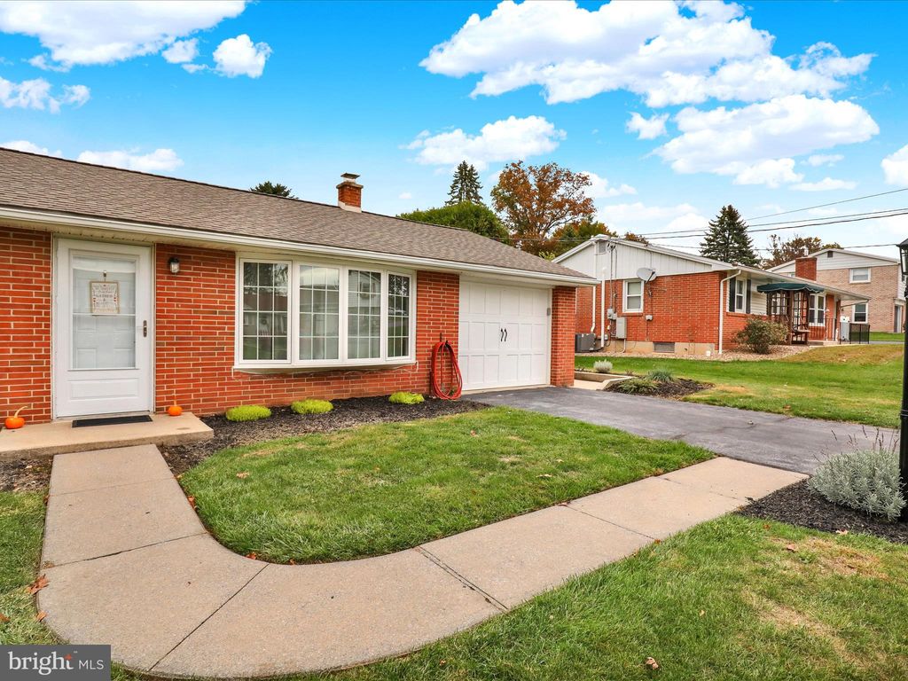 Photo of 15 Clearview Dr, LEBANON, PA 17042 (MLS # PALN2023422)