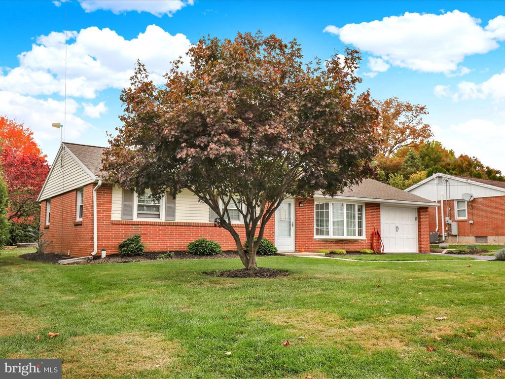 Photo of 15 Clearview Dr, LEBANON, PA 17042 (MLS # PALN2023422)