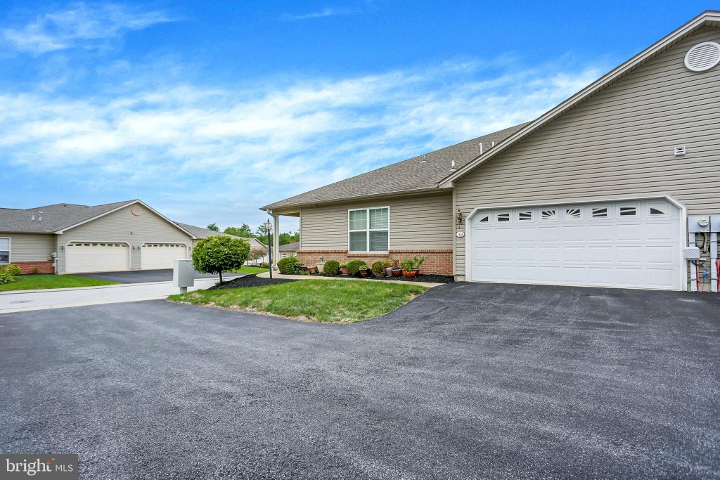 Photo of 182 Meadowview Drive, HARRISBURG, PA 17111 (MLS # PADA2062634)