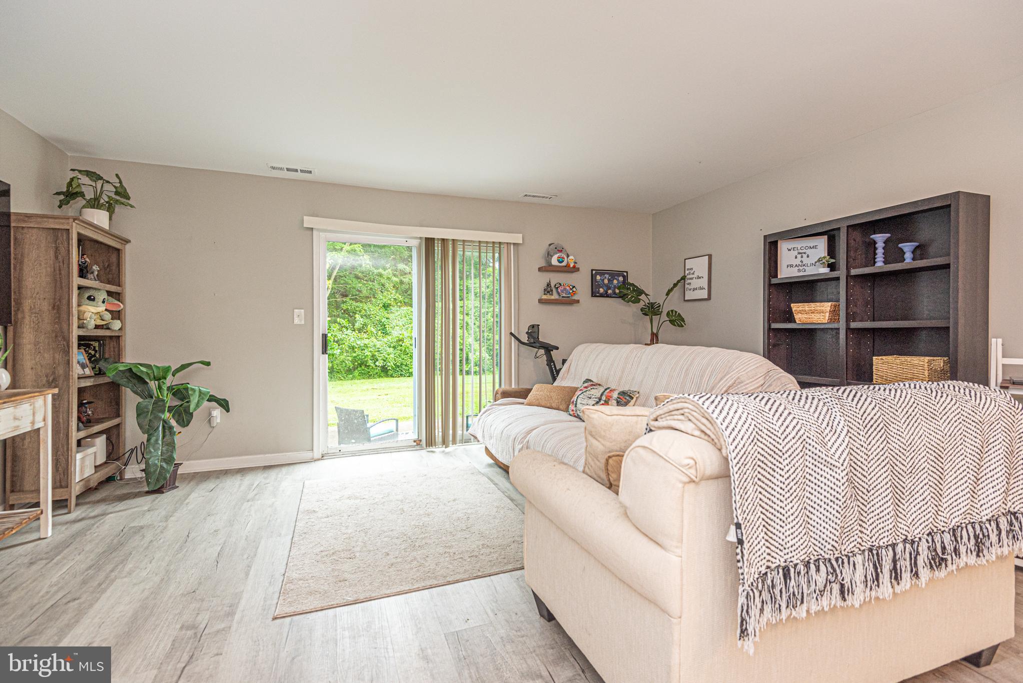 FRANKLIN SQUARE - Residential