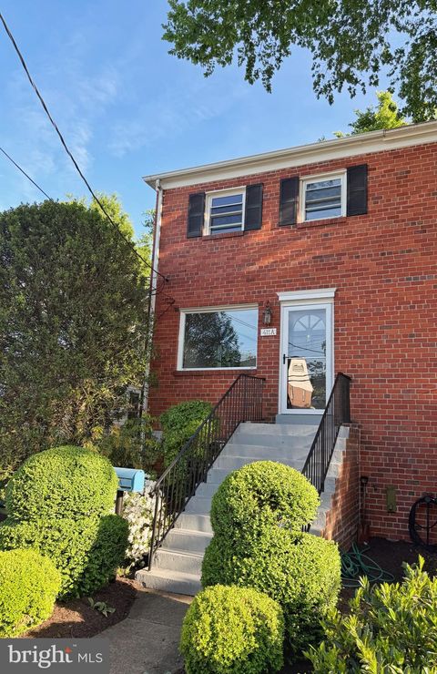 Photo of 411 E Howell Avenue #A, ALEXANDRIA, VA 22301 (MLS # VAAX2055616)