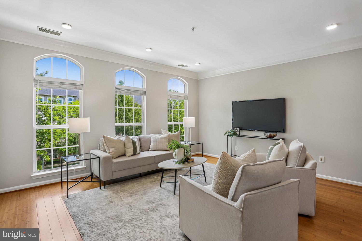 647 MAIN STREET B 647-B