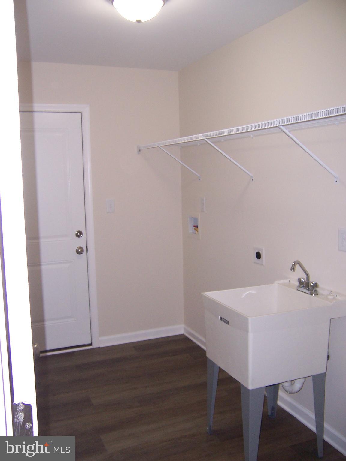 FAIRVIEW OAKS - Residential