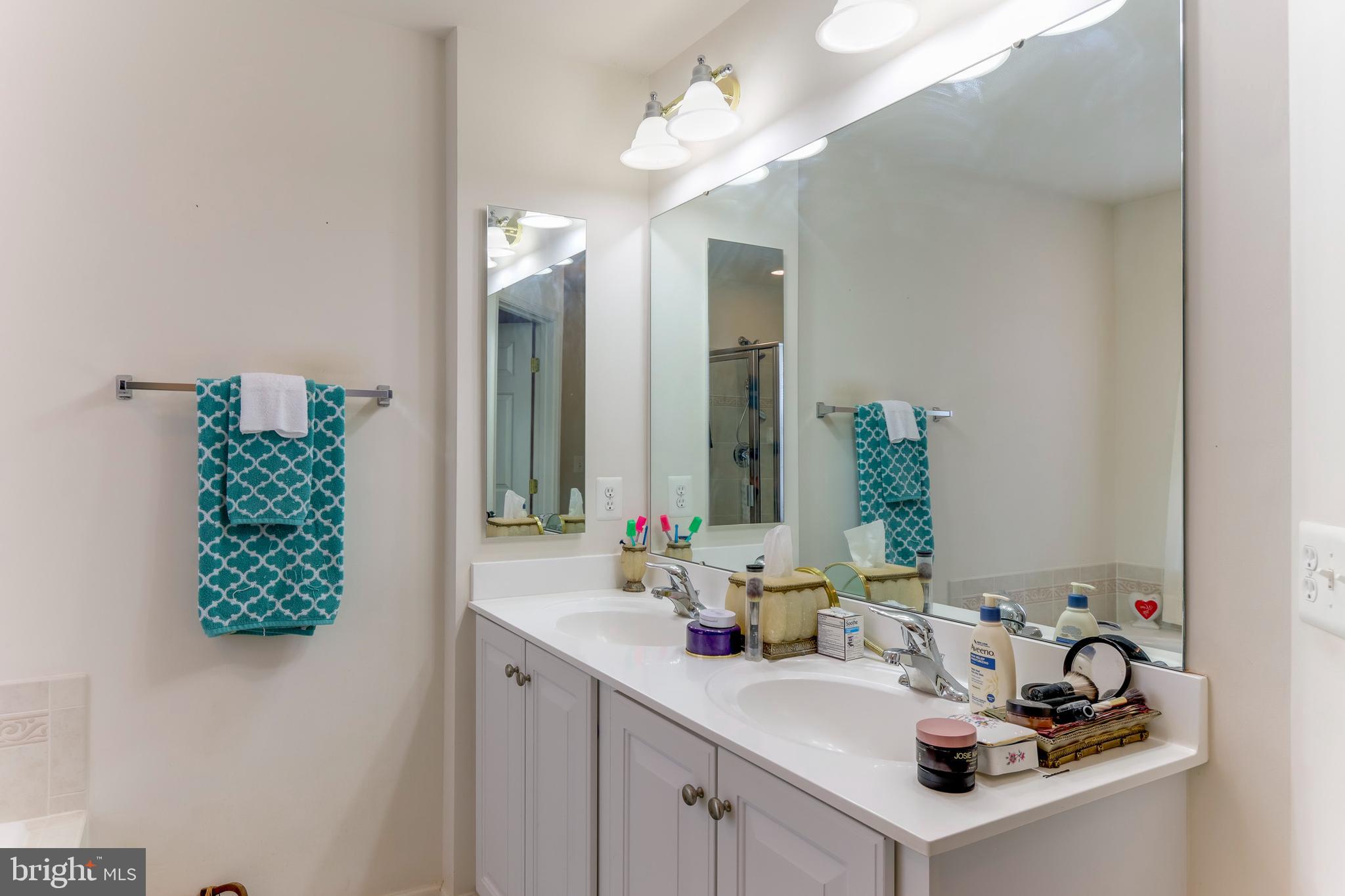 LAKELAND PLACE - Residential