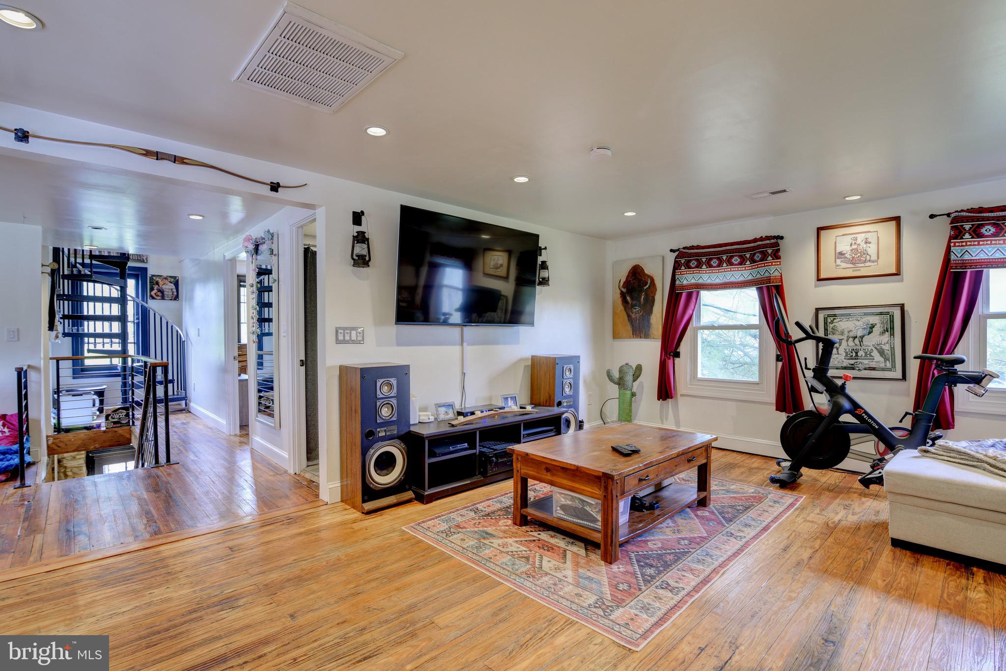 MIDDLEBURG - Residential