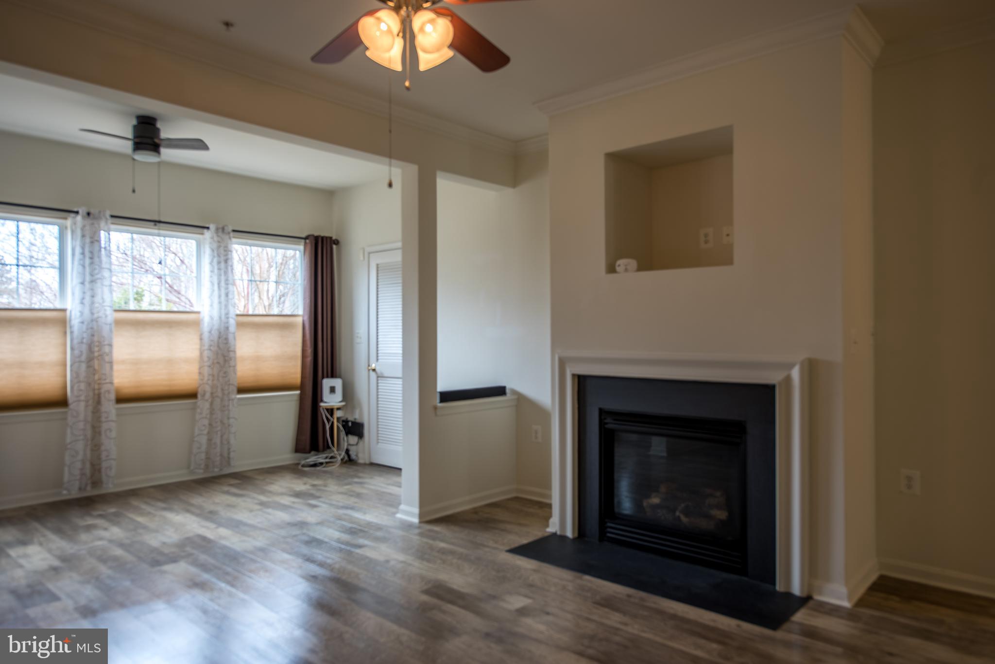 CAMERON GROVE CONDO IX> - Residential