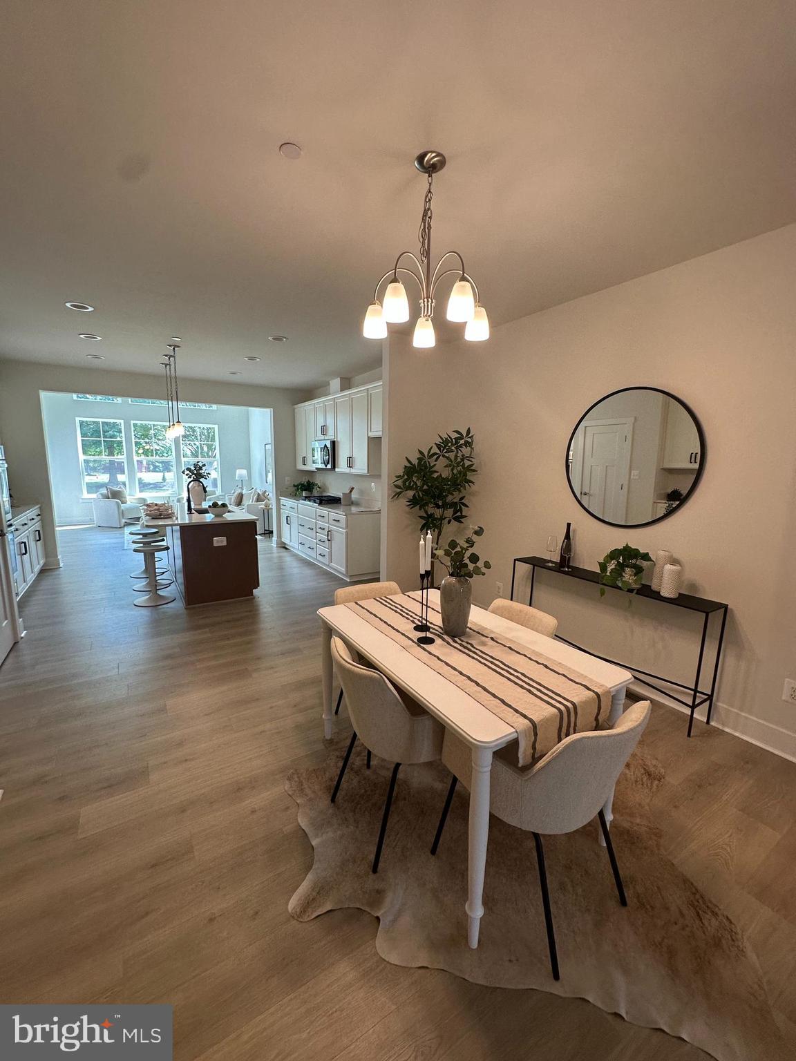 105 JUSTIFY CIRCLE
