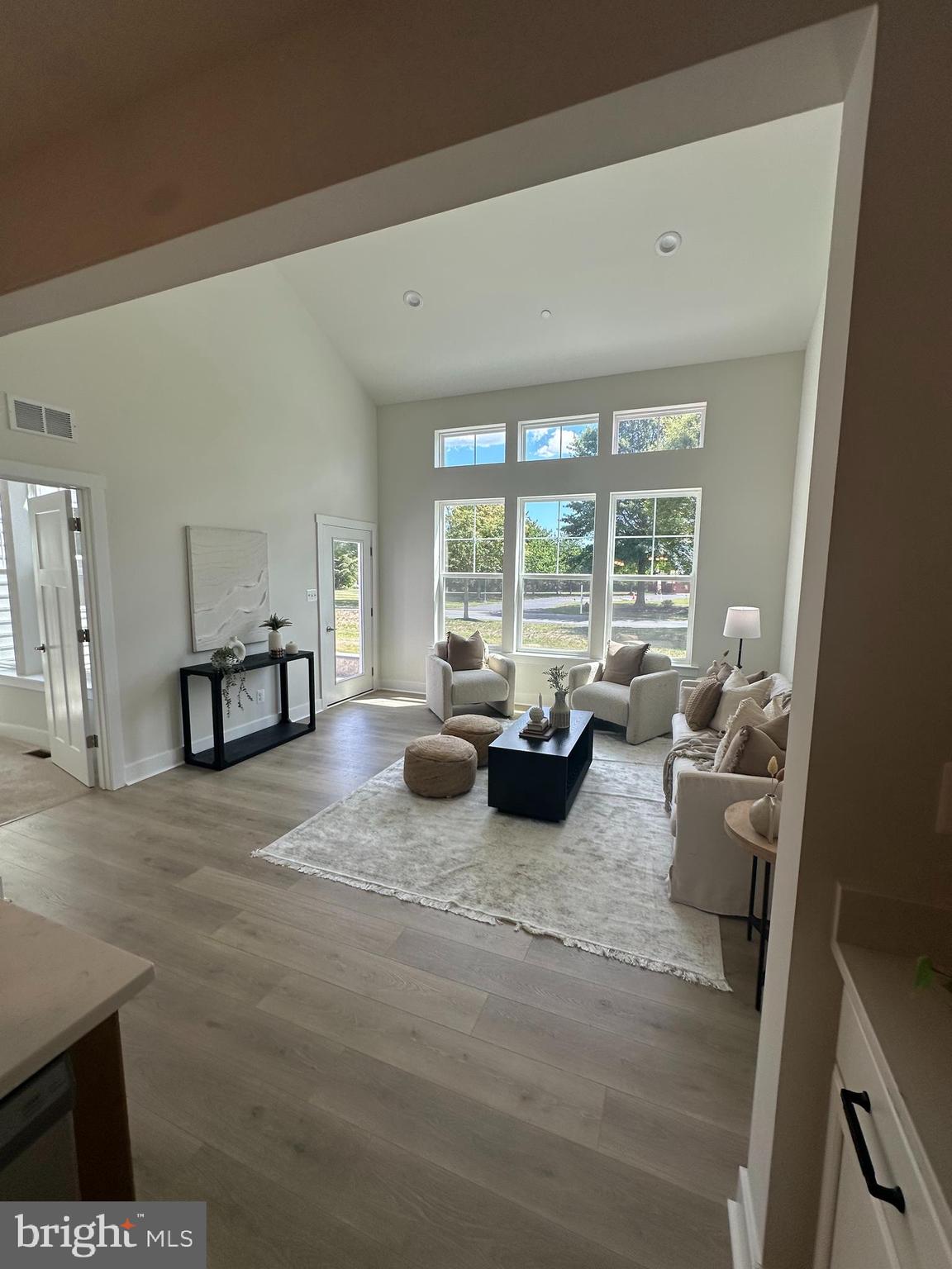 105 JUSTIFY CIRCLE