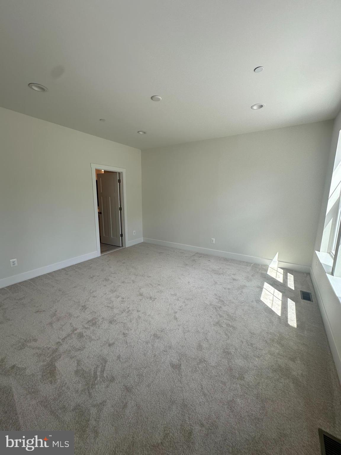 105 JUSTIFY CIRCLE