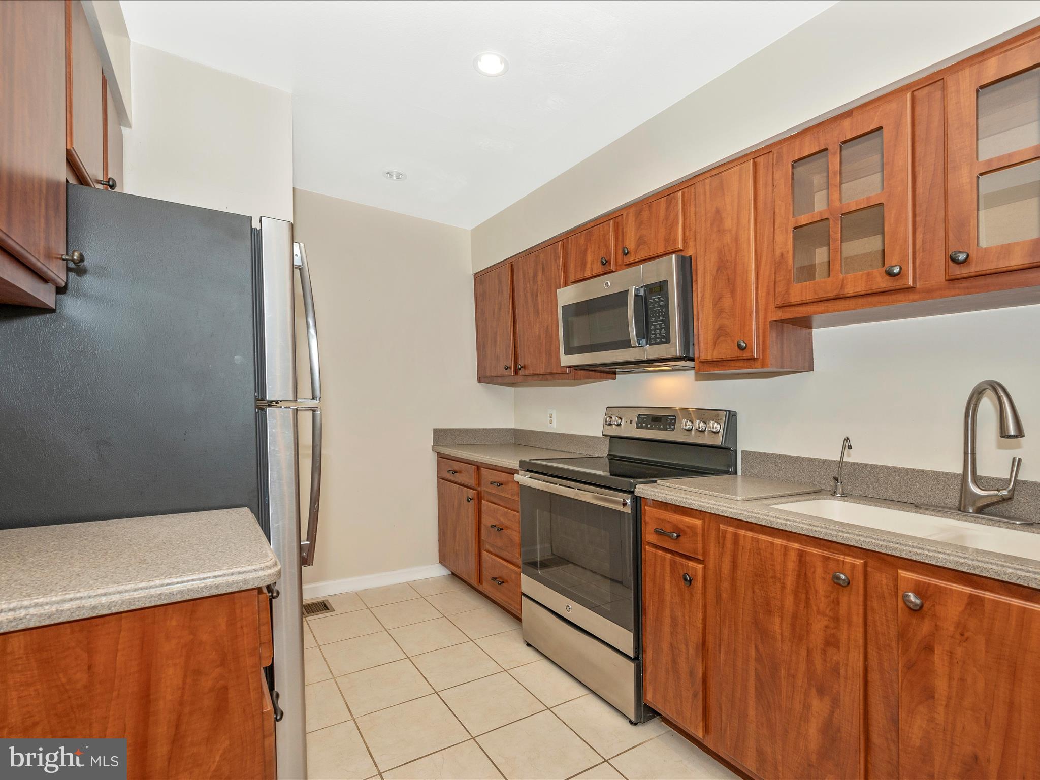 THE GABLES ON TUCKERMAN - Residential