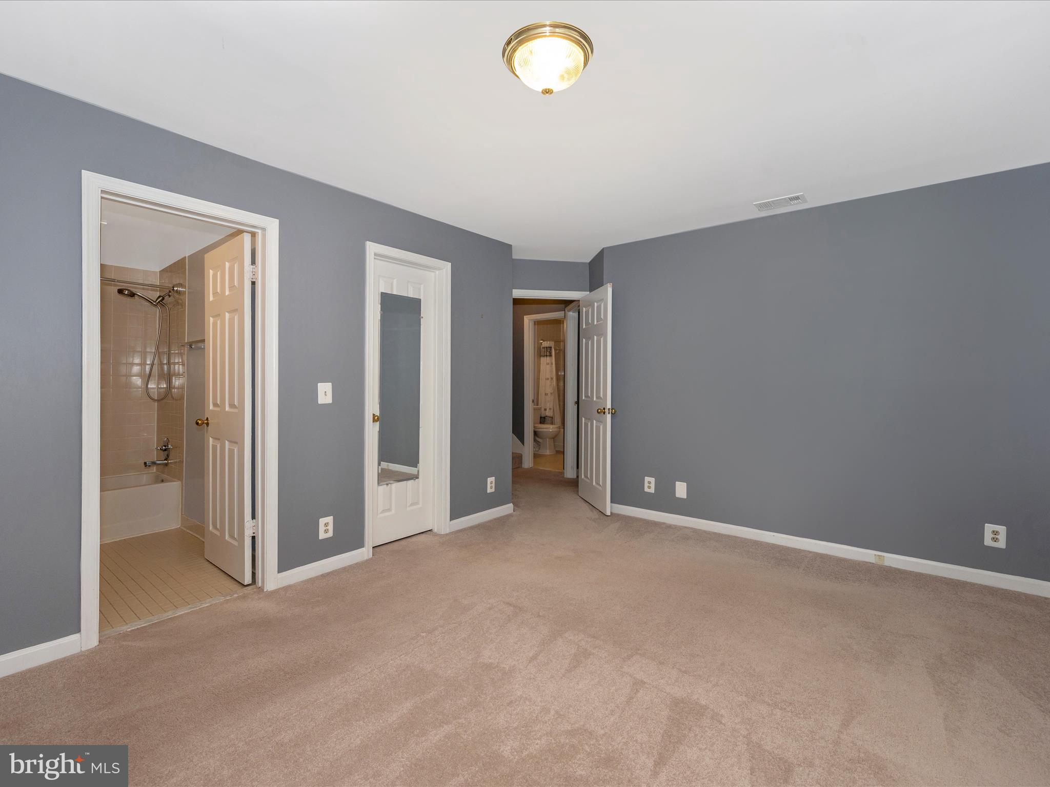 THE GABLES ON TUCKERMAN - Residential