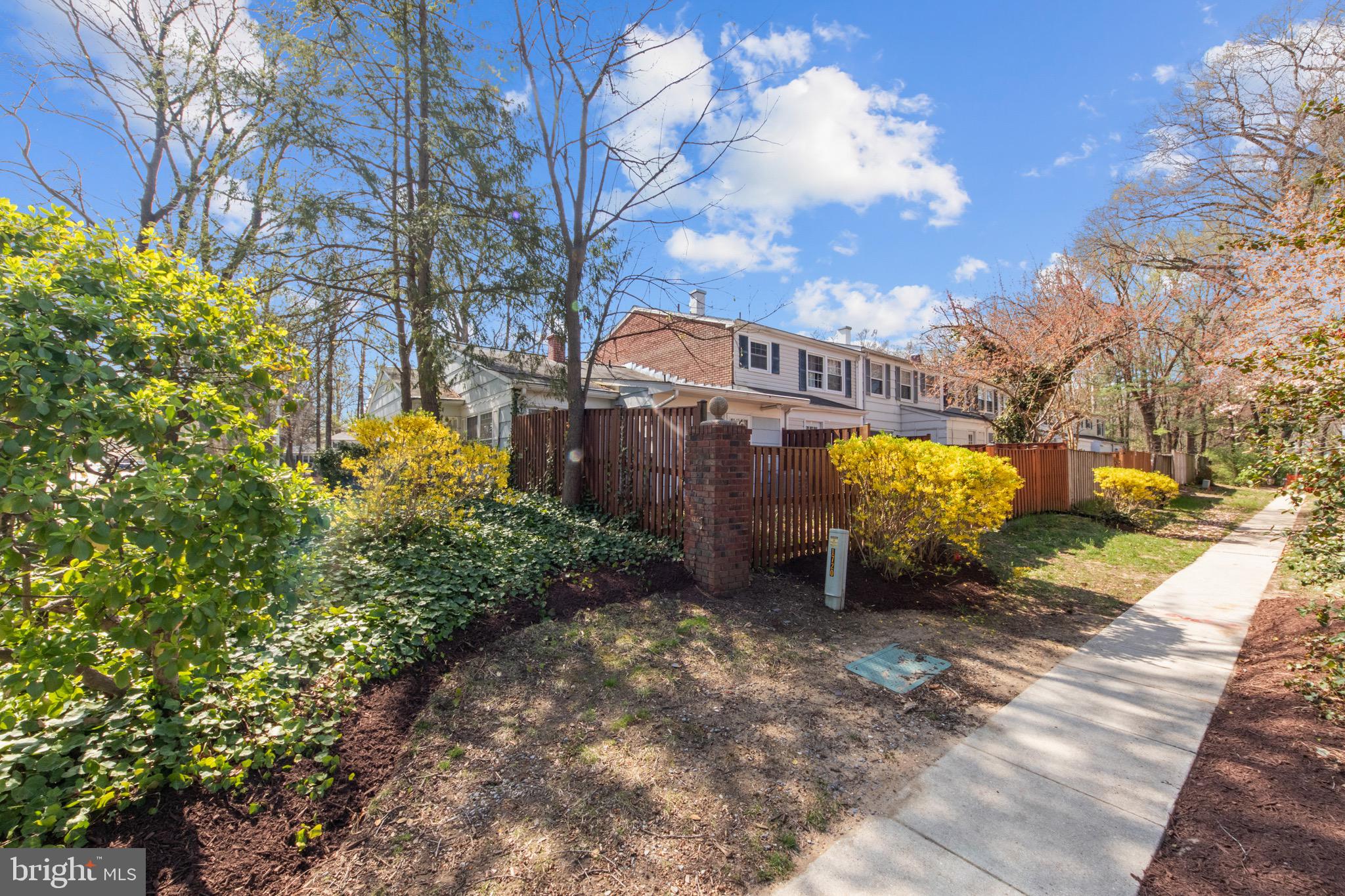 CROFTON TOWNE/PARK - Residential