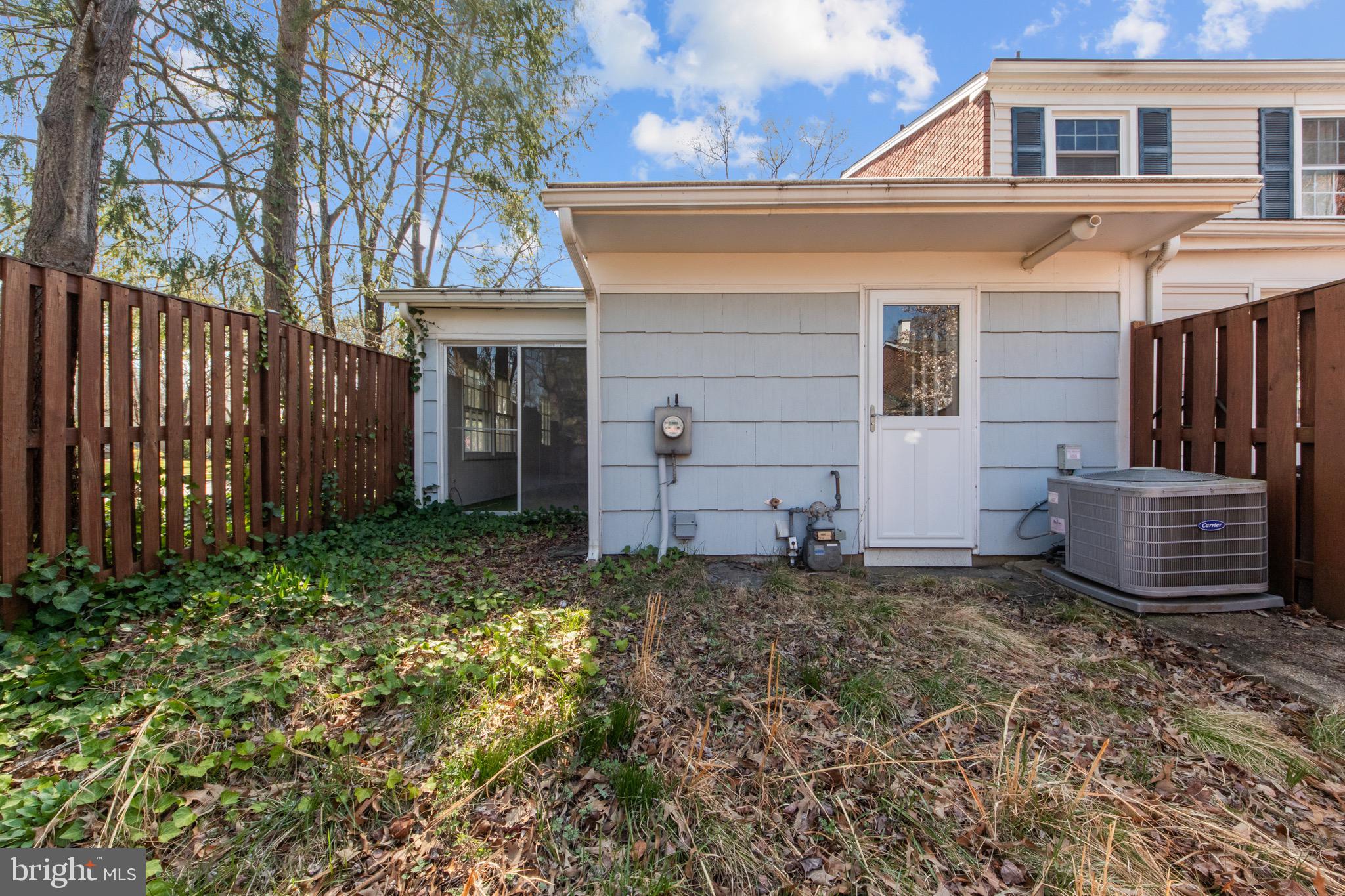 CROFTON TOWNE/PARK - Residential