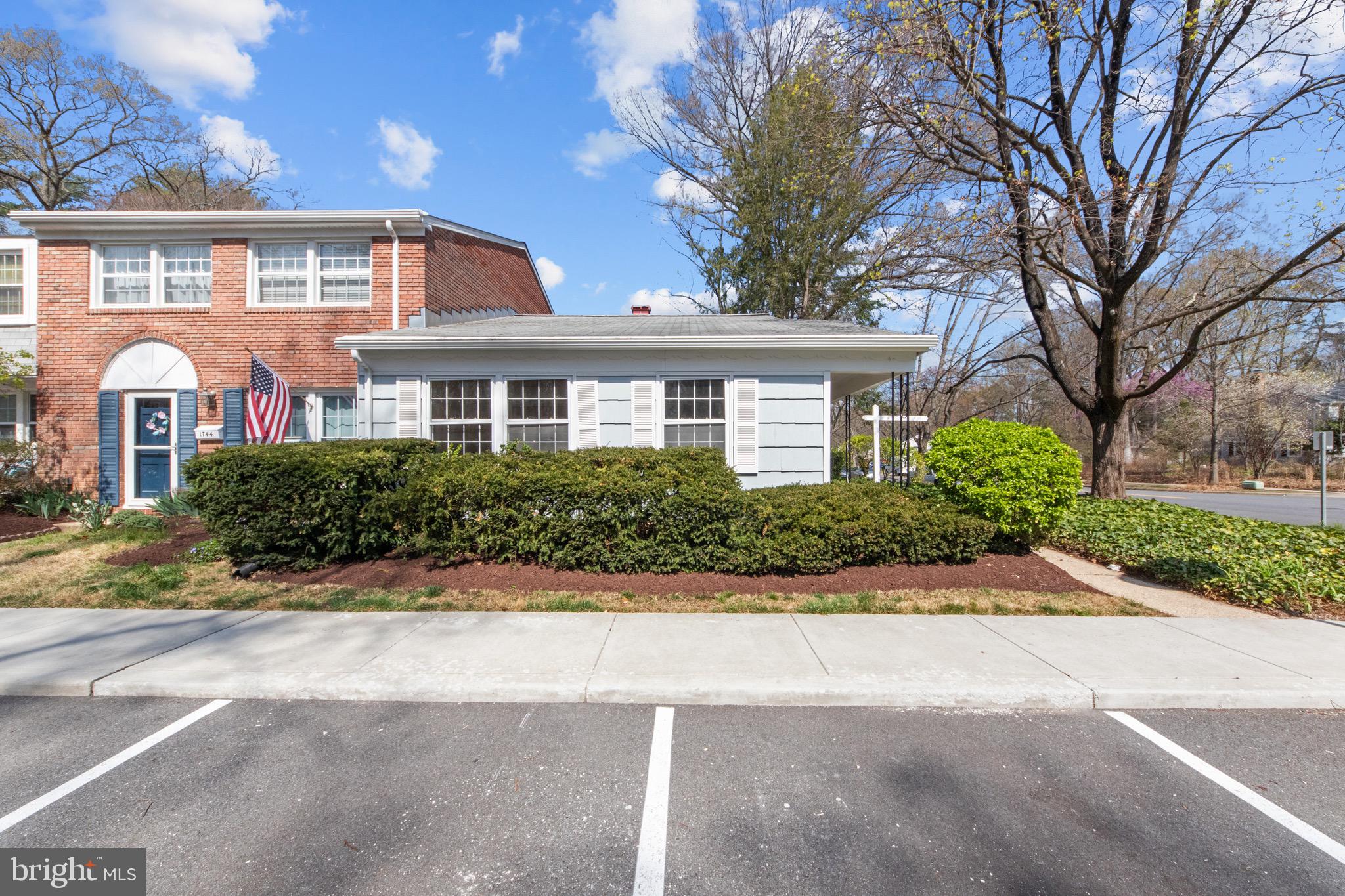 CROFTON TOWNE/PARK - Residential