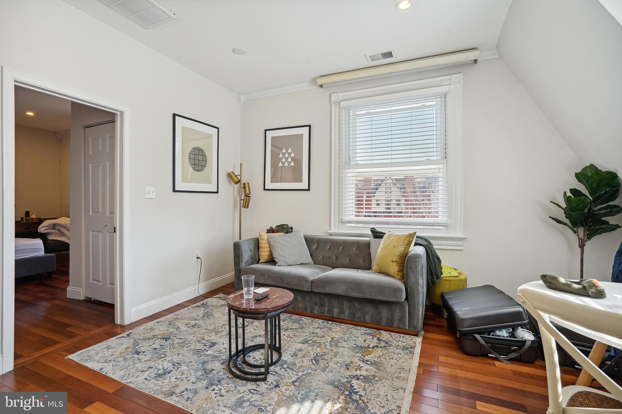 LOGAN CIRCLE - Residential Income