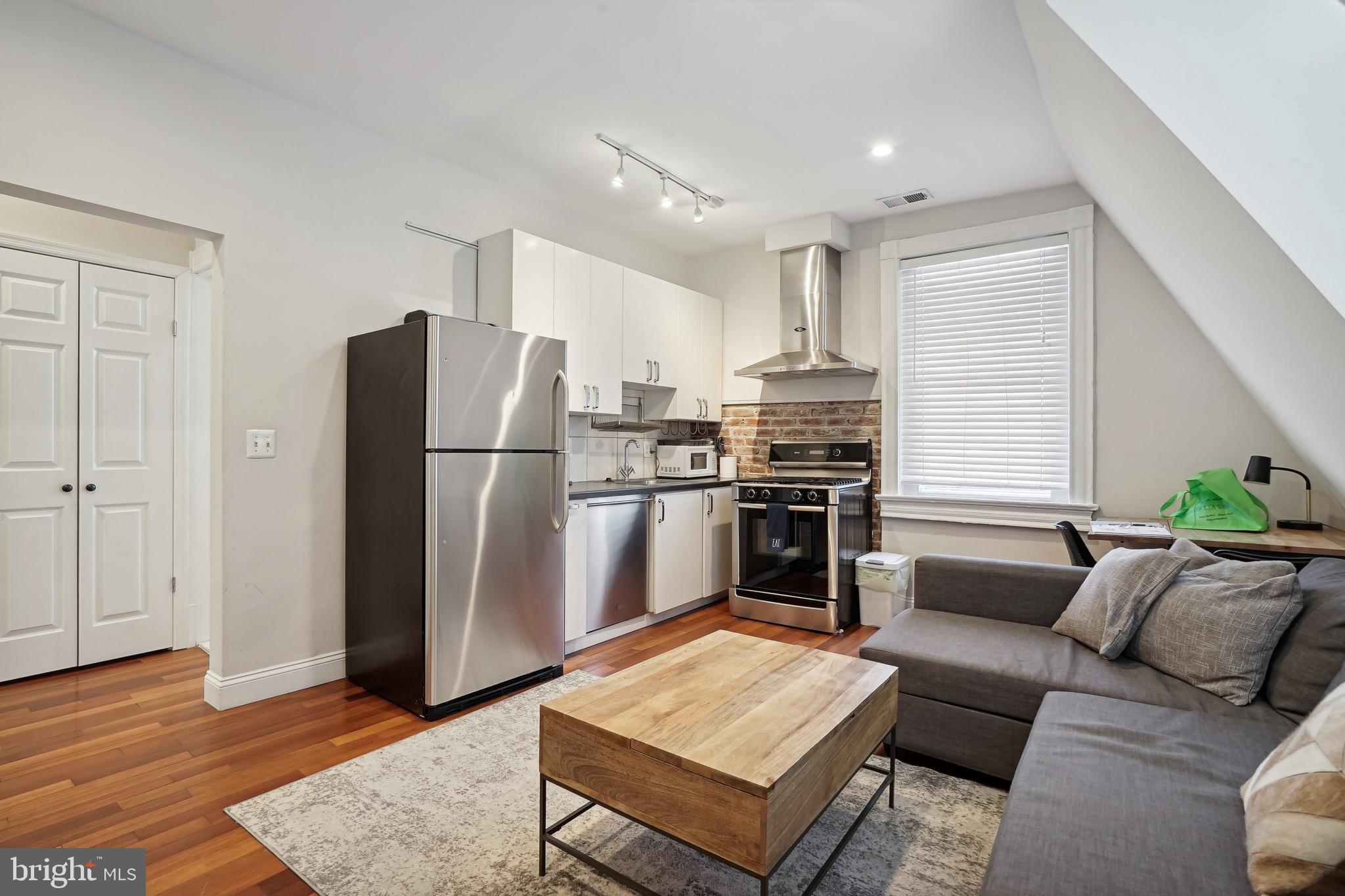 LOGAN CIRCLE - Residential Income