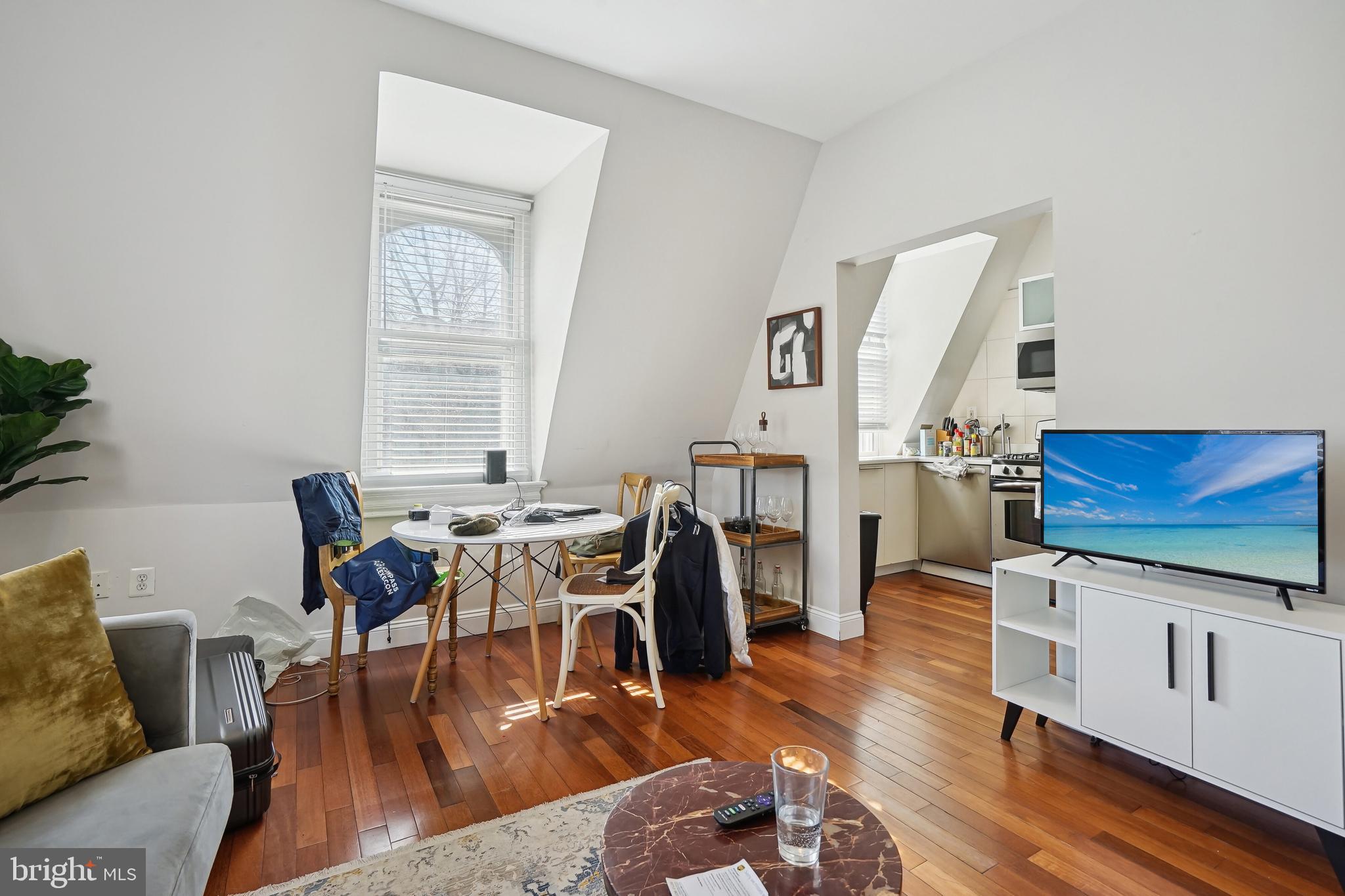 LOGAN CIRCLE - Residential Income