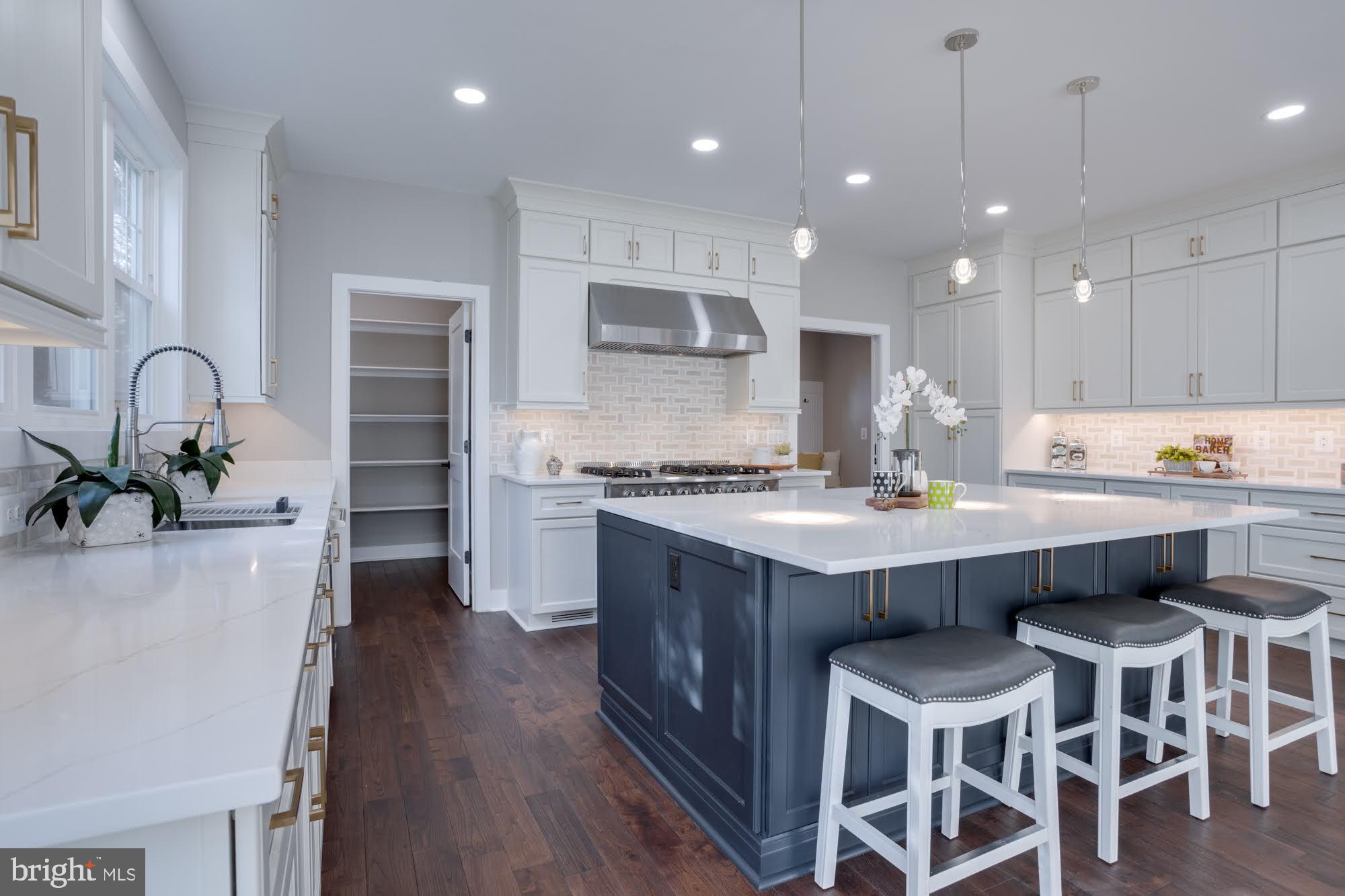 LEE MEADOWS - Residential