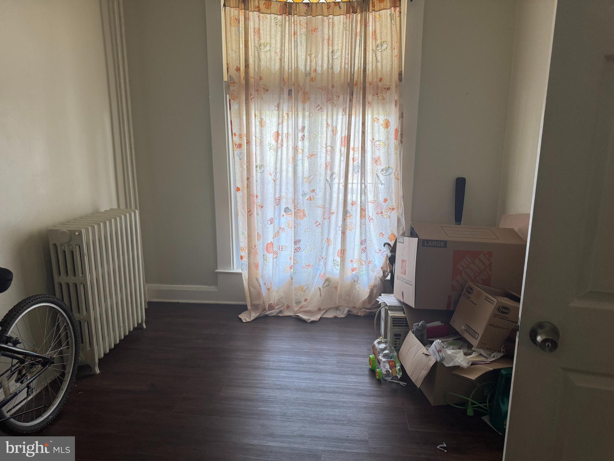 ELLWOOD PARK - Residential