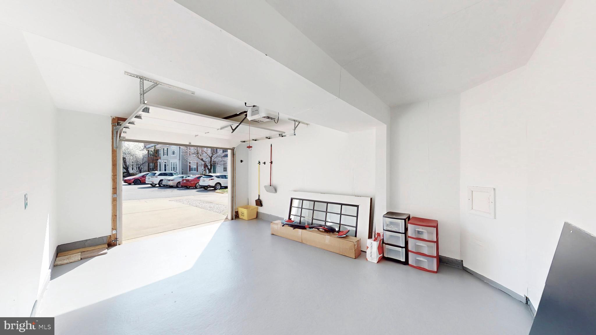 GREAT FALLS CHASE - Residential Lease