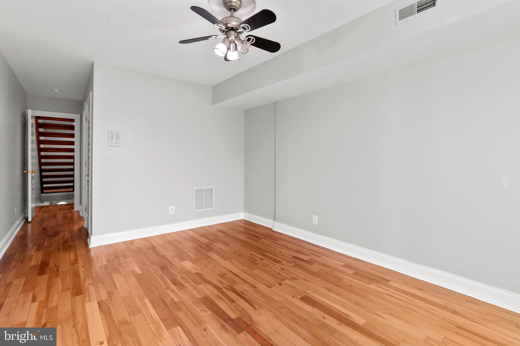 LOCUST POINT - Residential