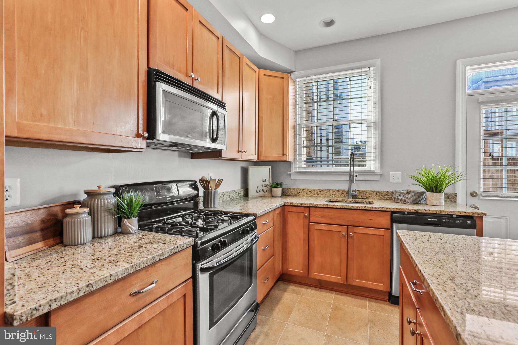 LOCUST POINT - Residential