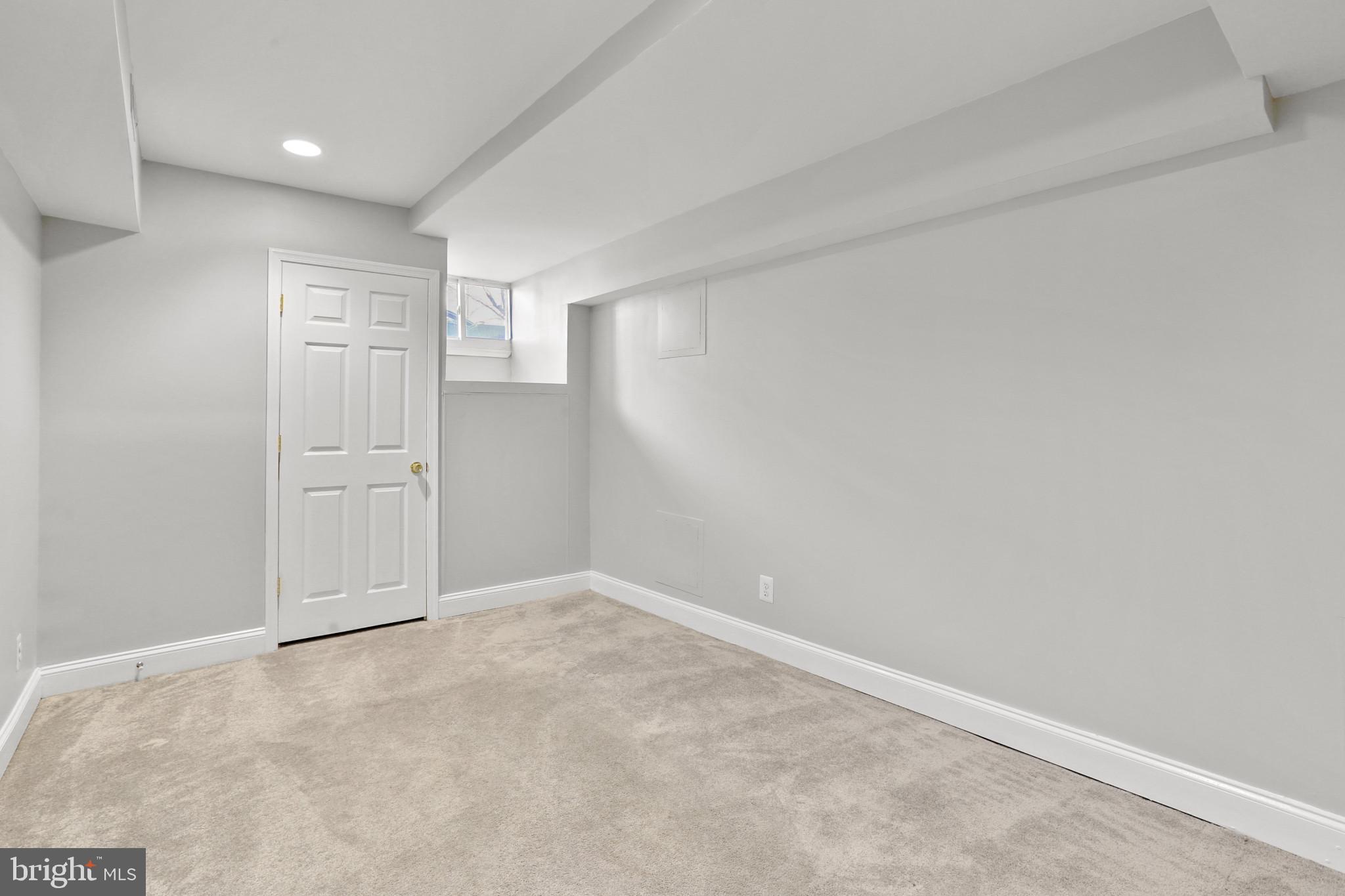 LOCUST POINT - Residential