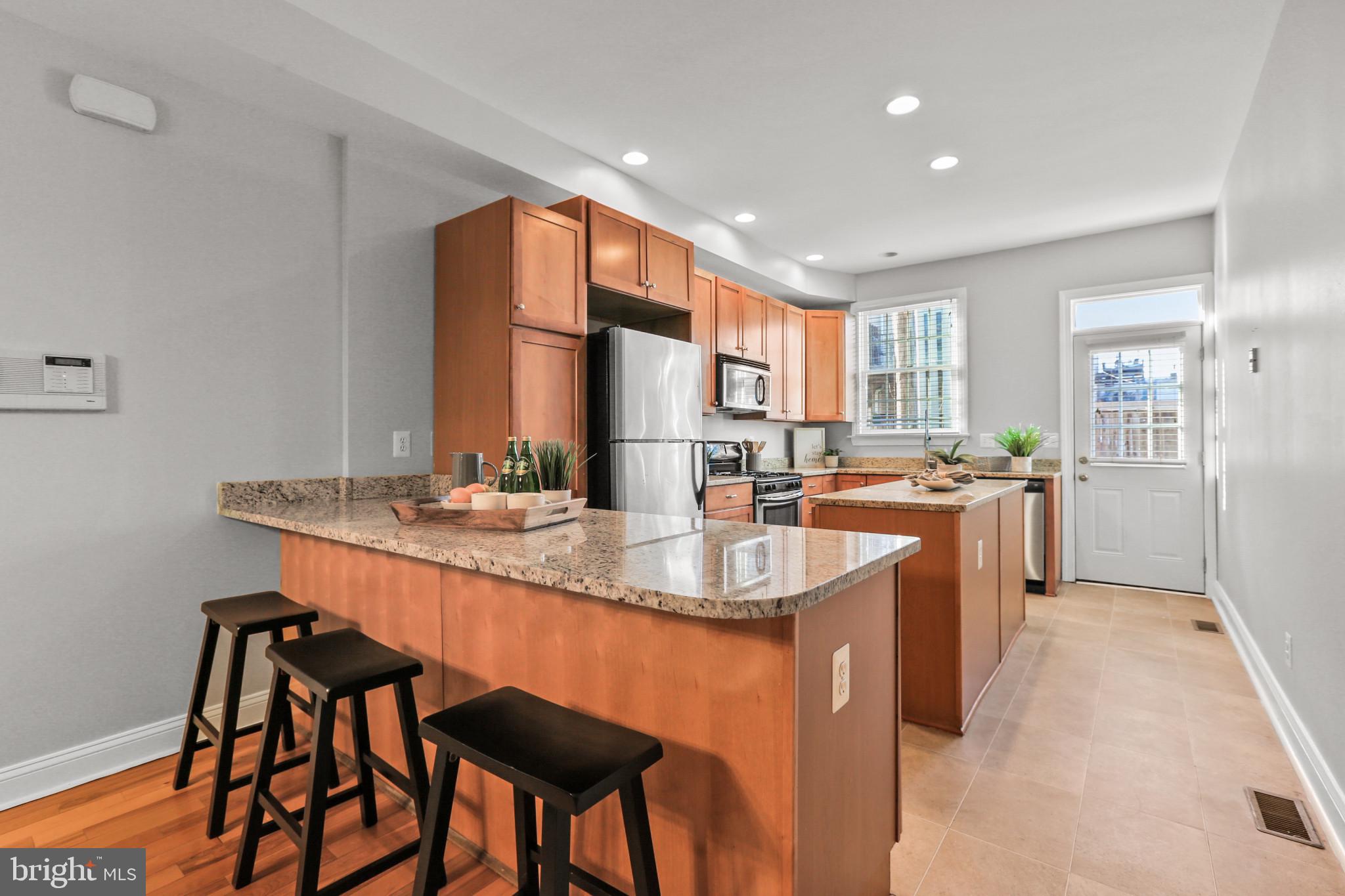 LOCUST POINT - Residential