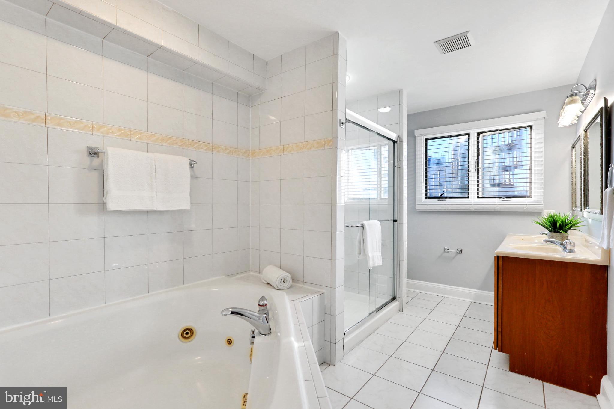 LOCUST POINT - Residential