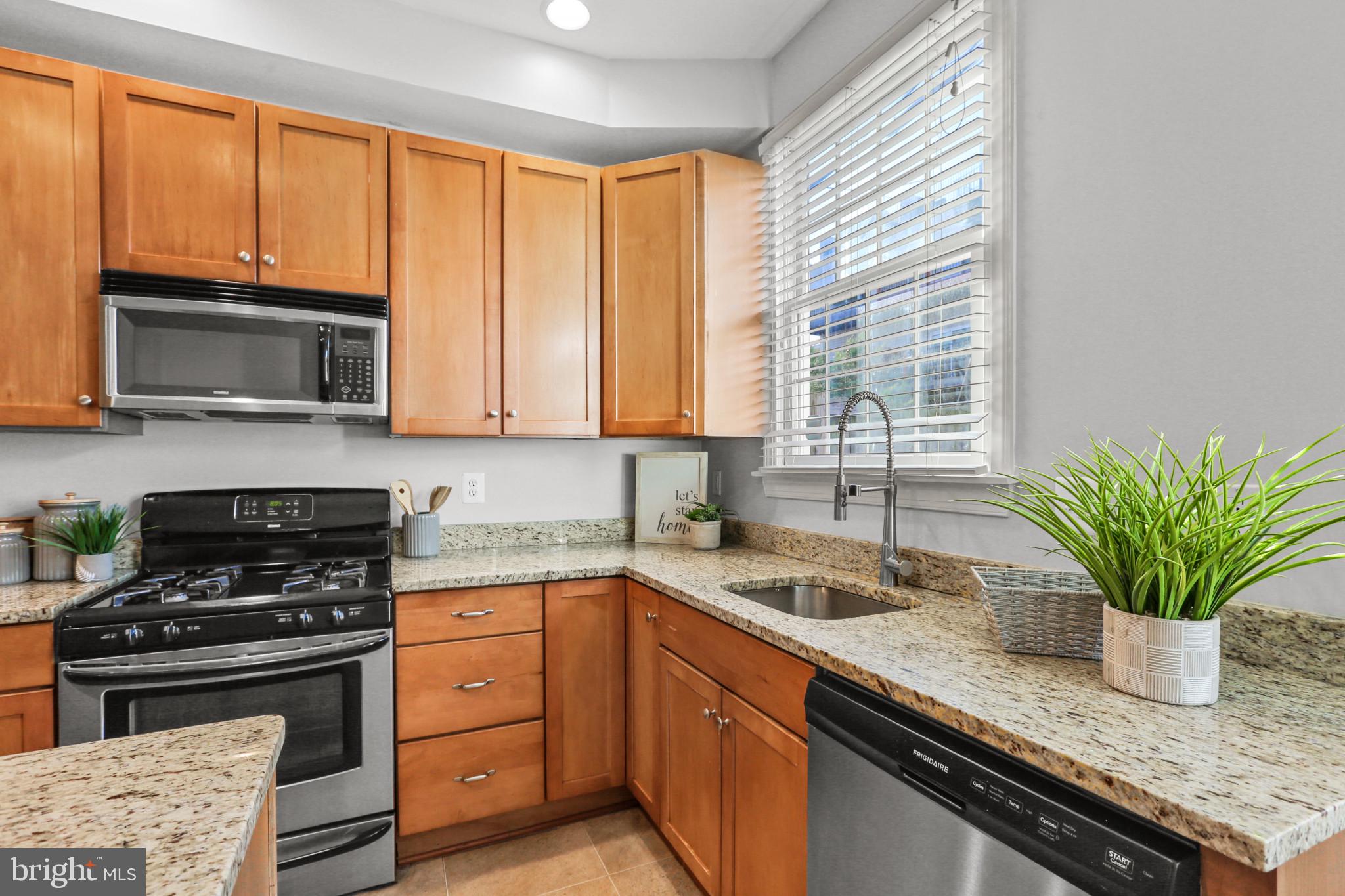 LOCUST POINT - Residential