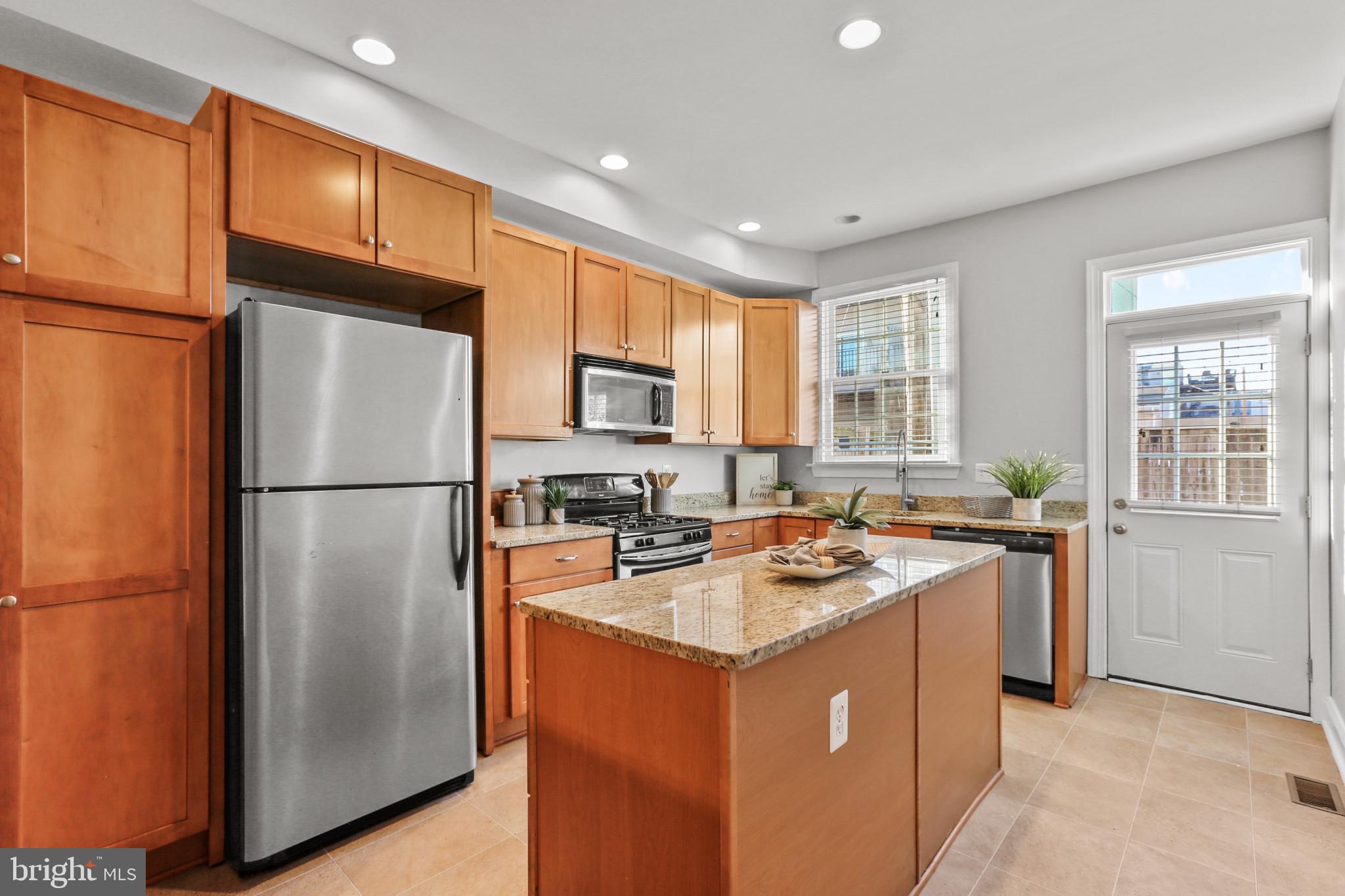 LOCUST POINT - Residential