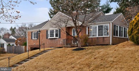 Photo of 4503 Woodfield Road, KENSINGTON, MD 20895 (MLS # MDMC2210962)