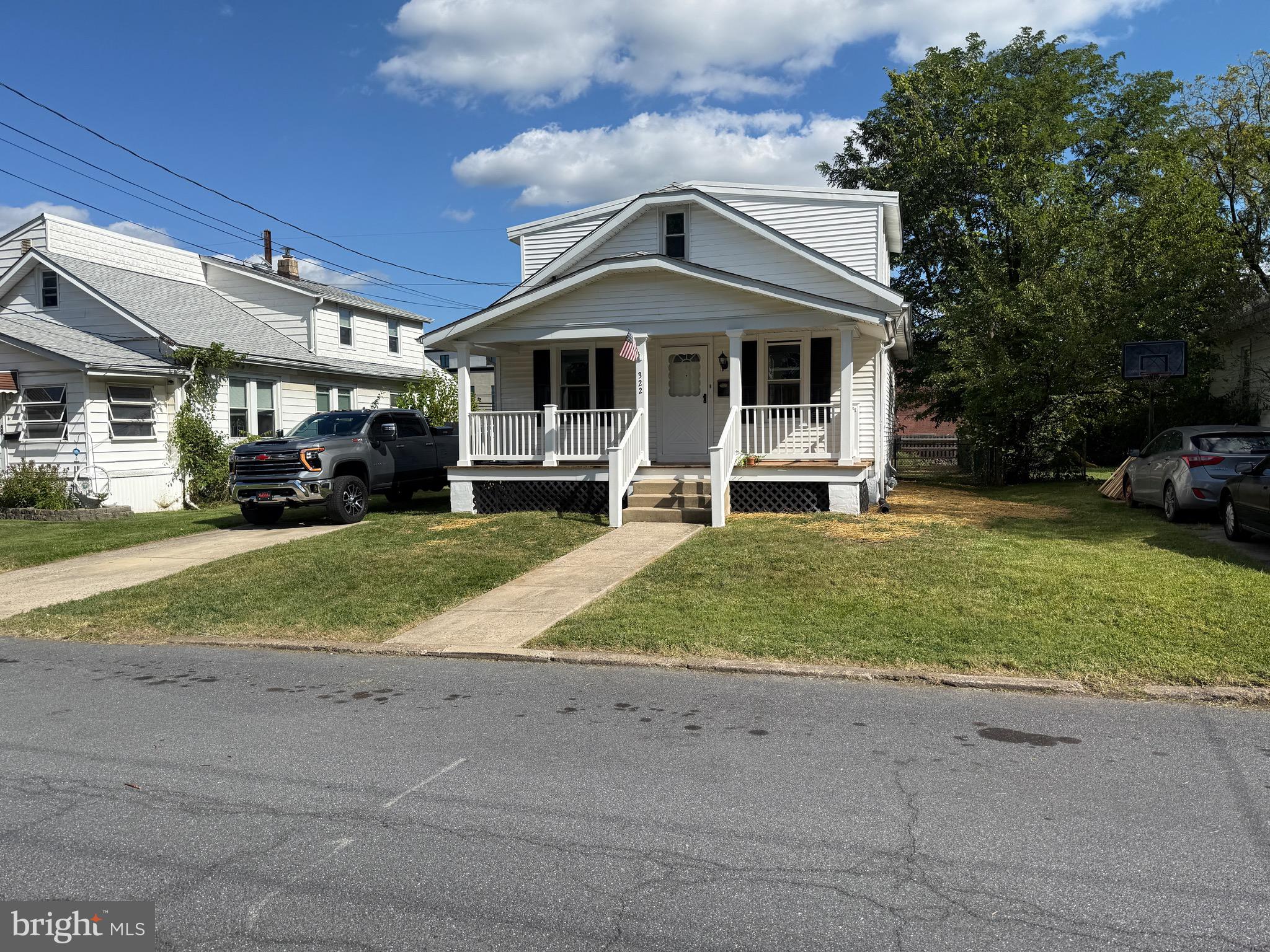 Welcome to 322 Bonair Ave, Hatboro—a charming home nestled in a friendly neighborhood! This delightful residence offers the perfect blend of comfort and style, making it an ideal choice for families and individuals alike.
Natural Gas Cooking and Heat. Economical, updated windows and window A/C units.
1st Floor Bedroom.
Owner is a Licensed PA Realtor.