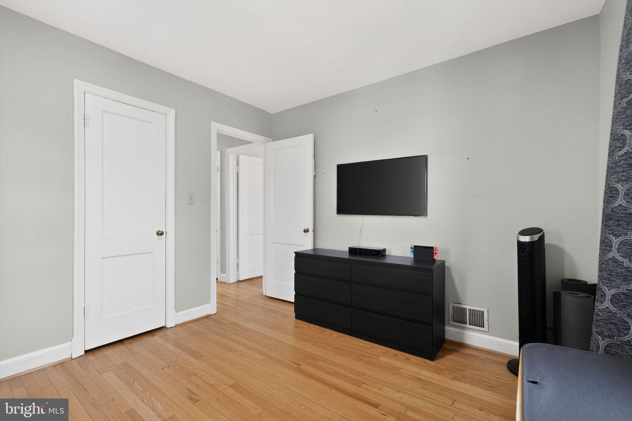 WHEATON HILLS - Residential
