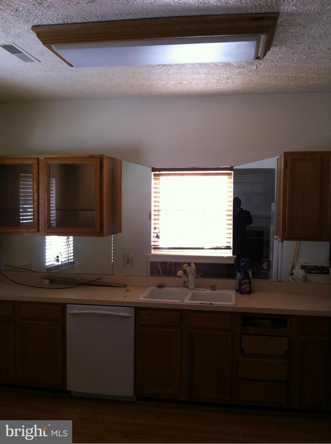 HILL OAKS CONDO PHASE 1- - Residential