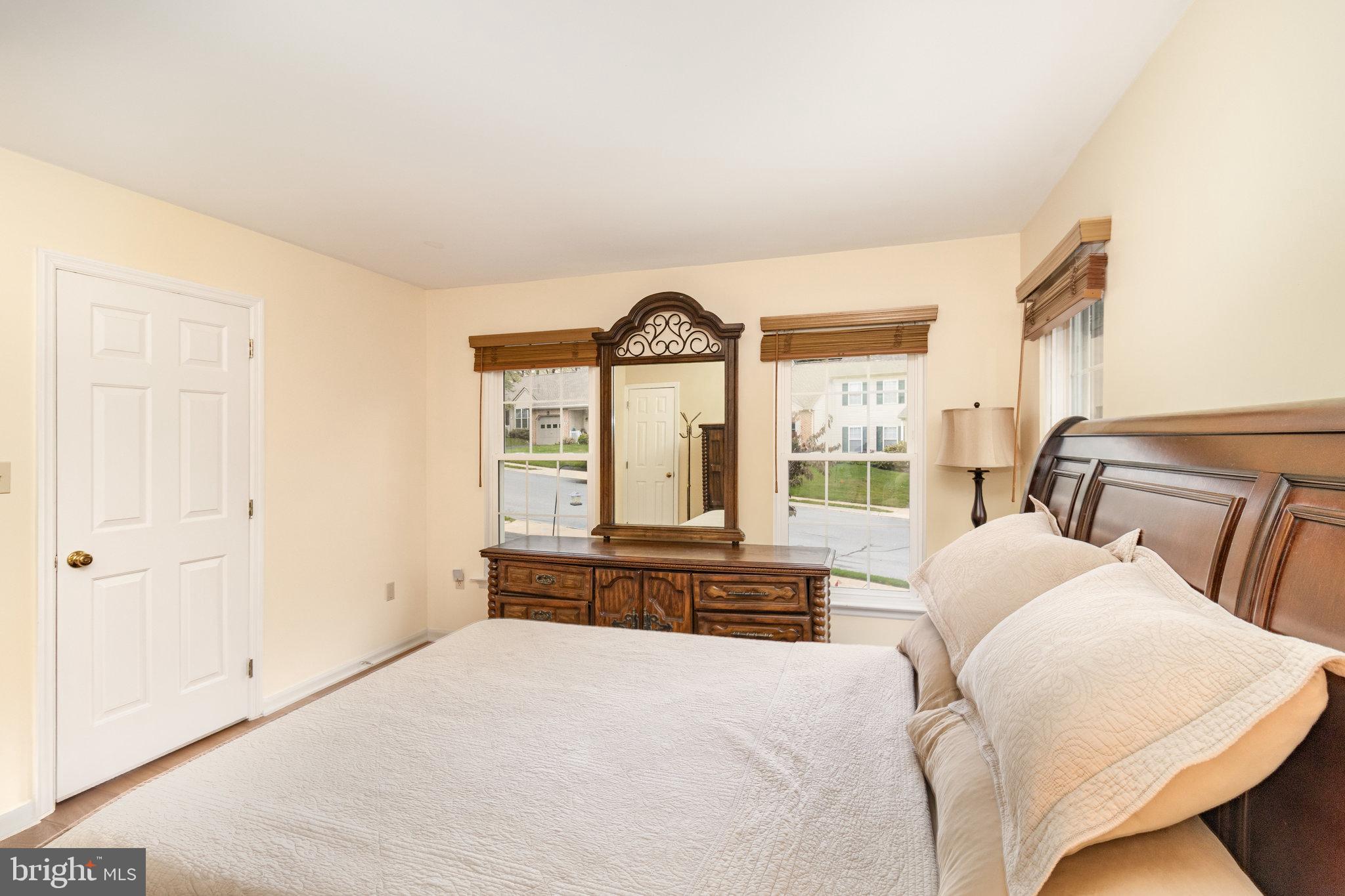 MANOR OAKS - Residential