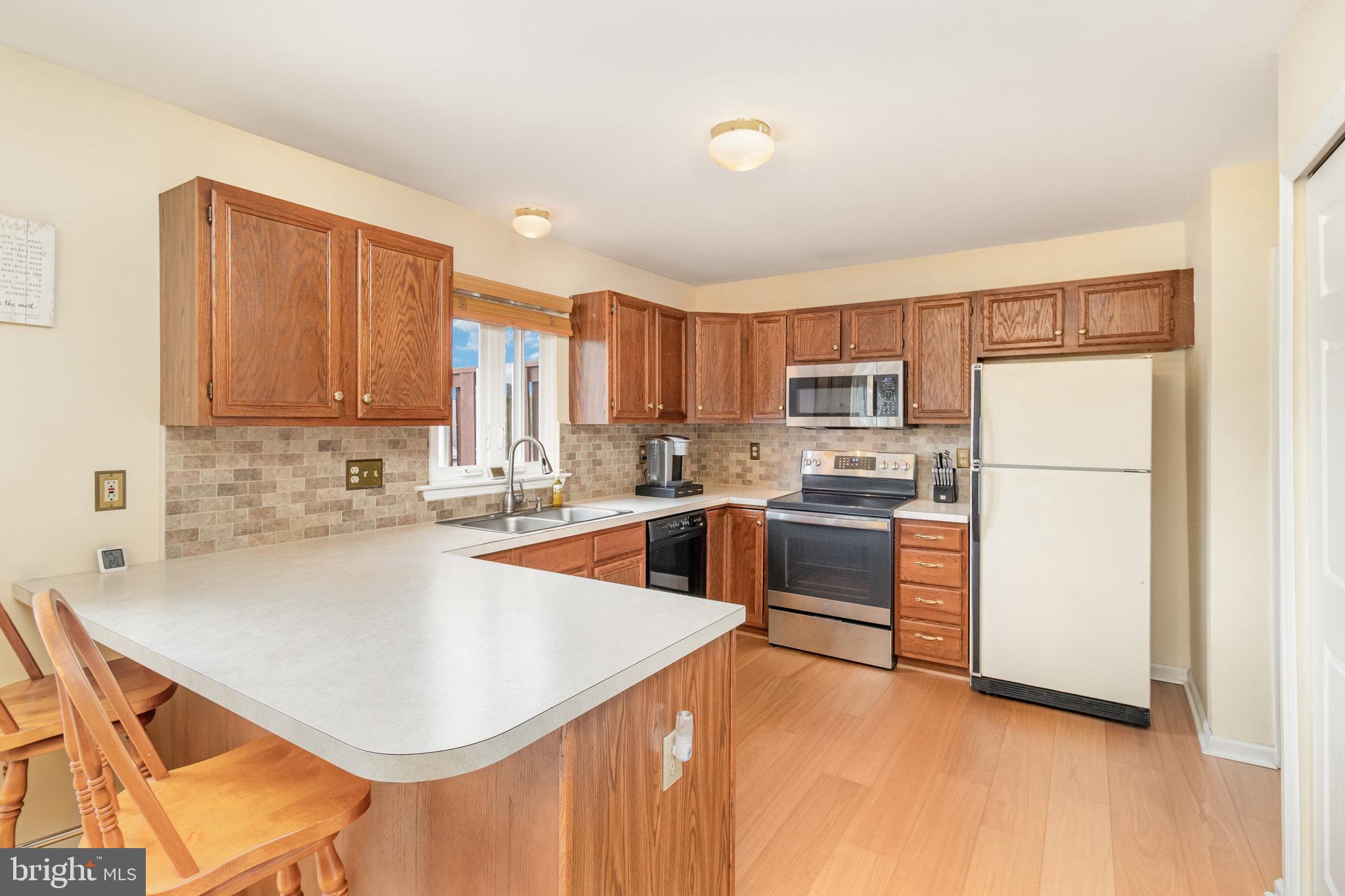 MANOR OAKS - Residential