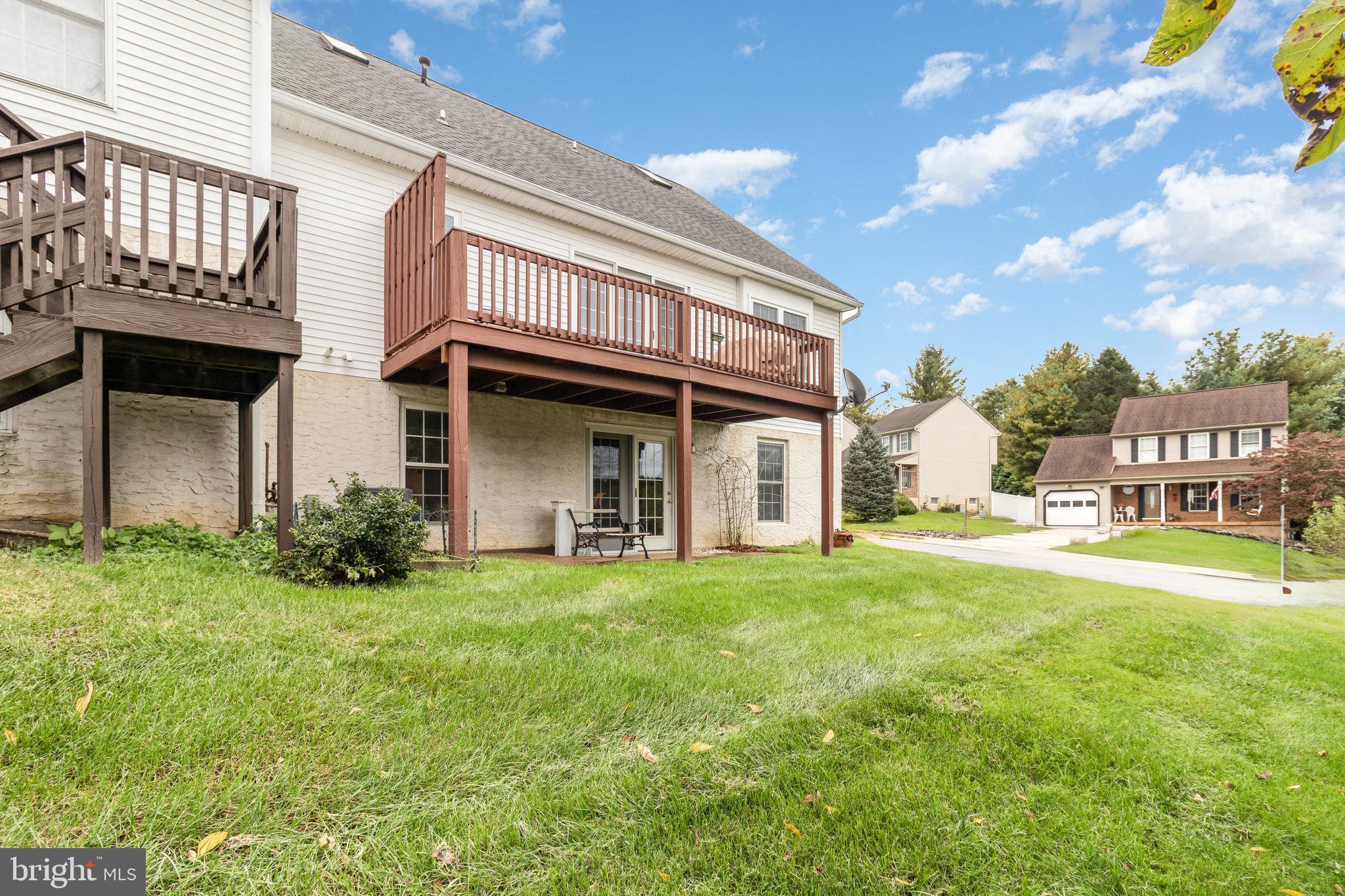 MANOR OAKS - Residential