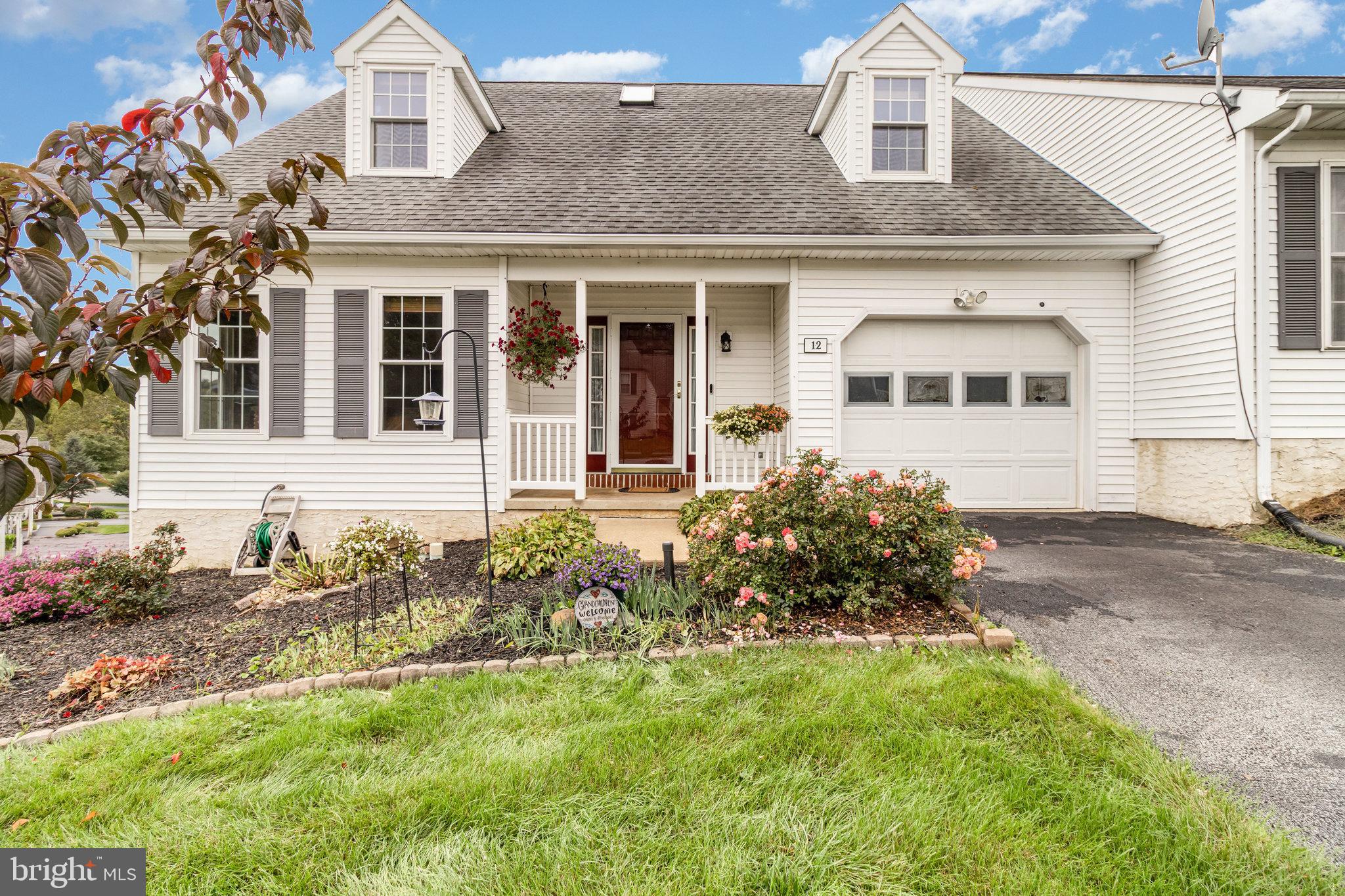 MANOR OAKS - Residential