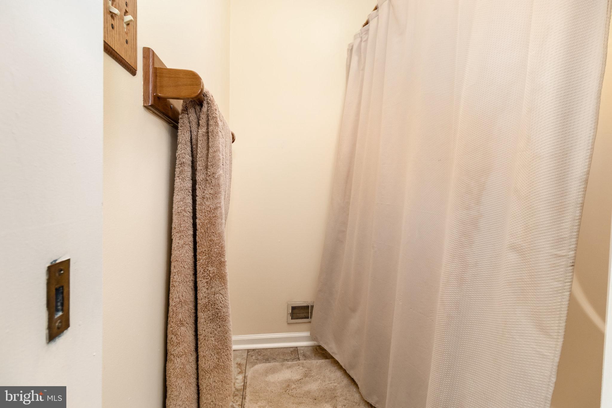 MANOR OAKS - Residential