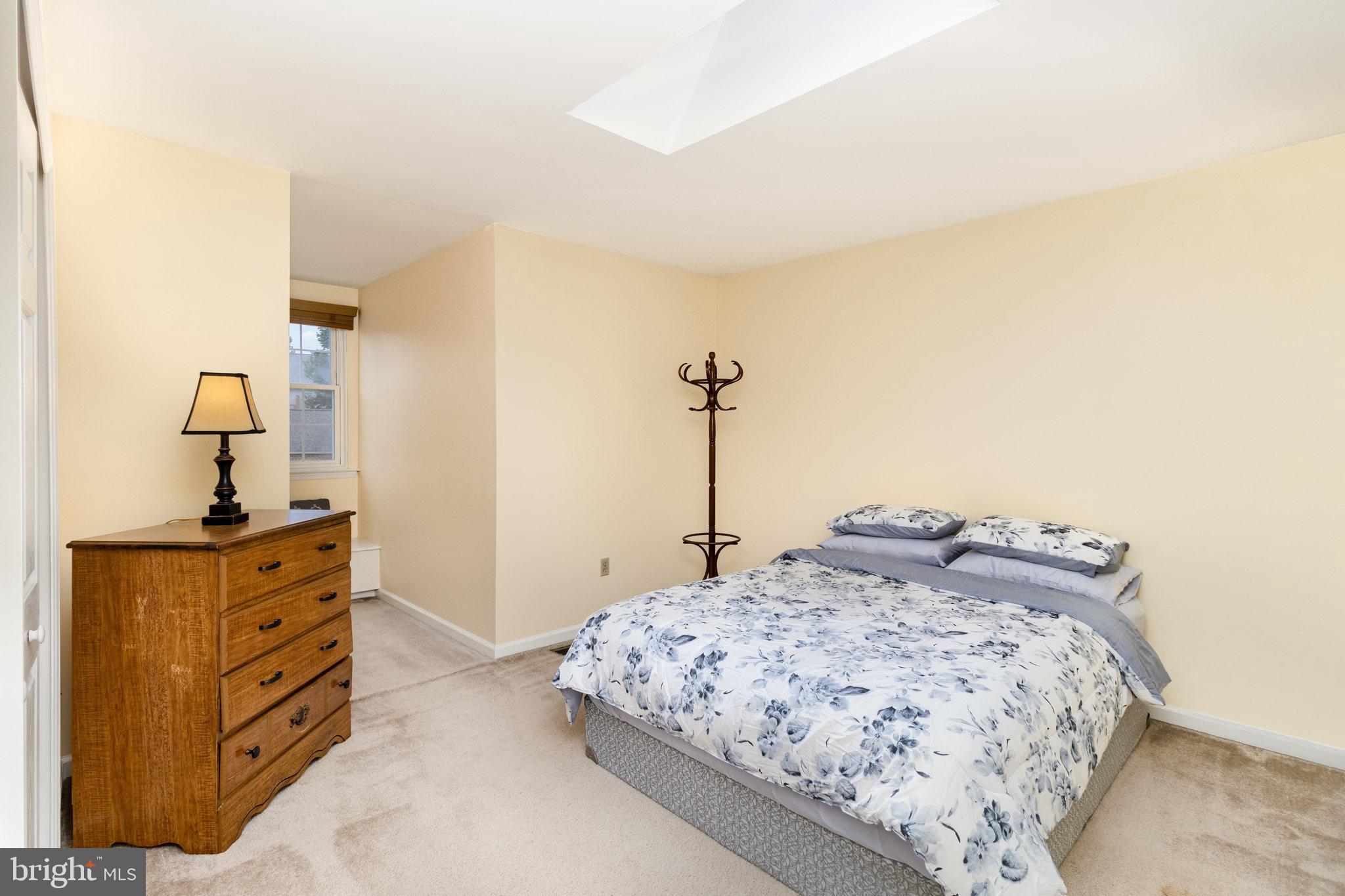 MANOR OAKS - Residential