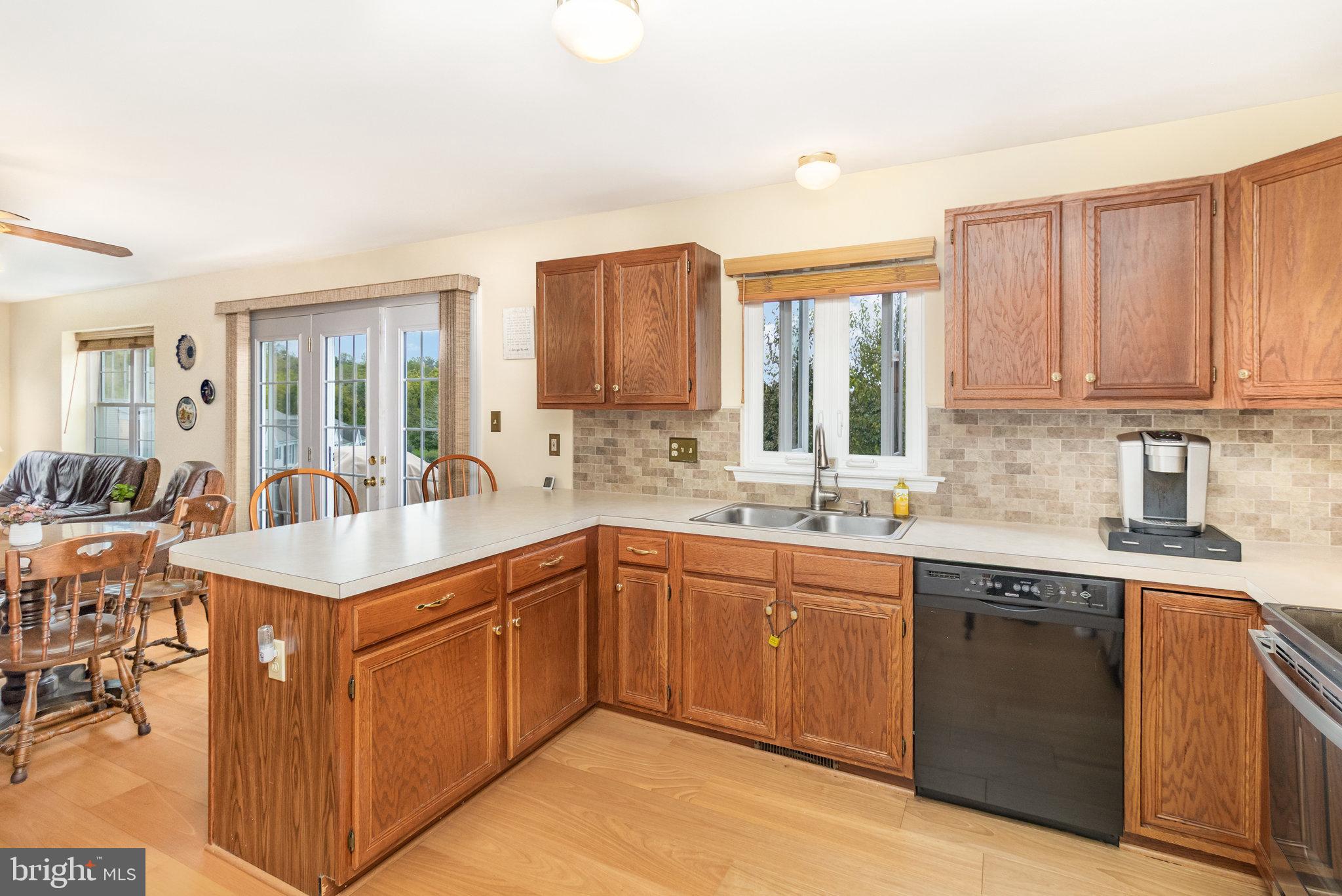 MANOR OAKS - Residential