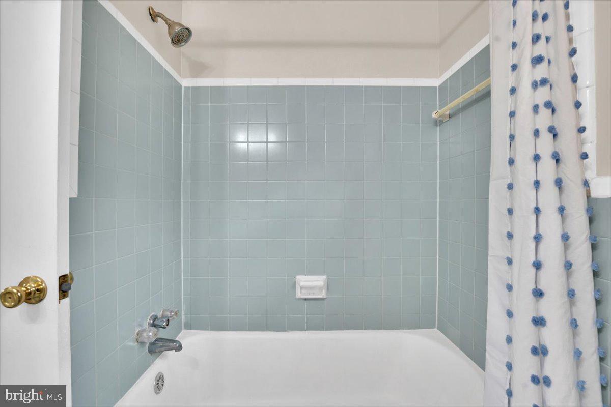 SHARON - Residential Lease