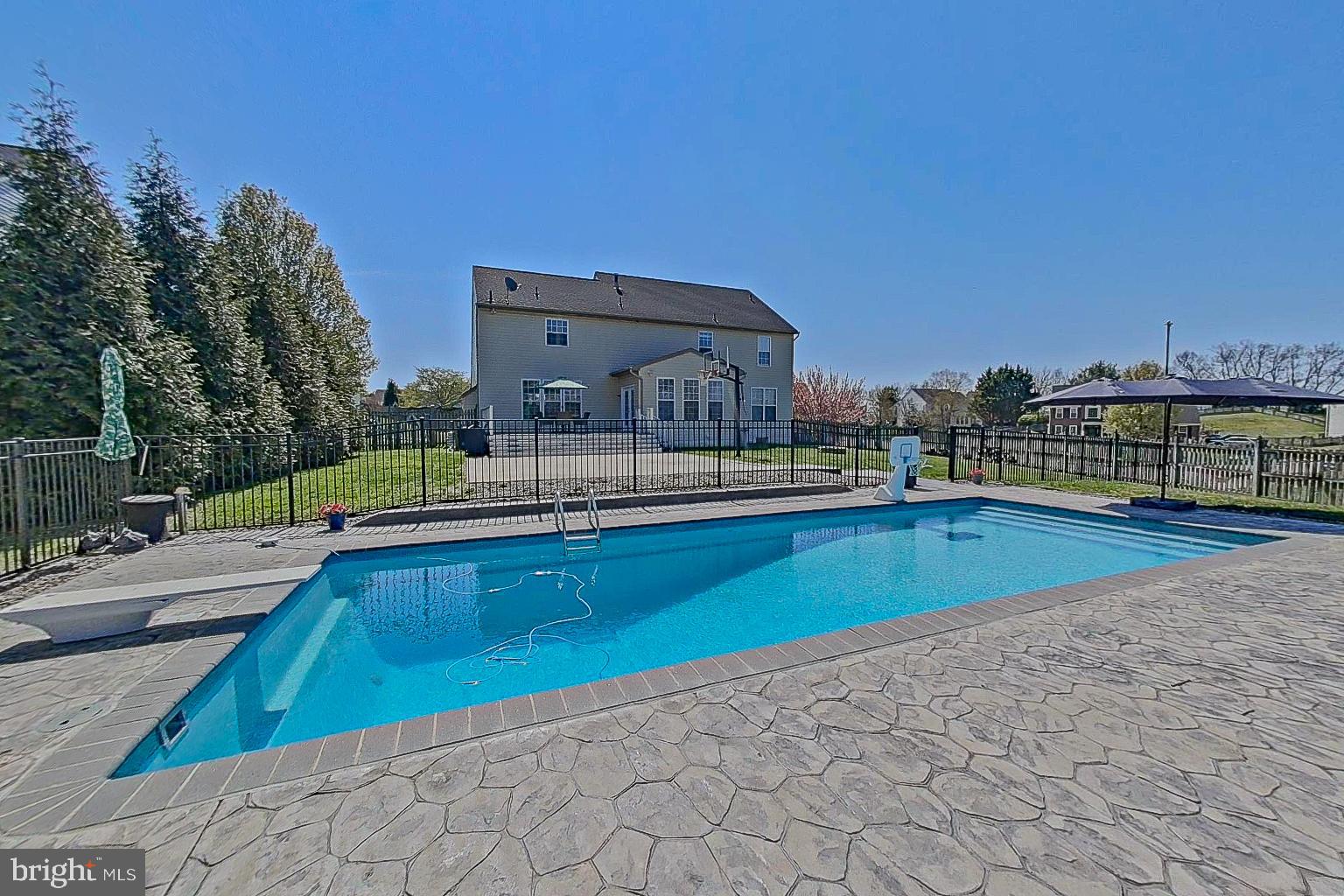 CRESTVIEW - Residential