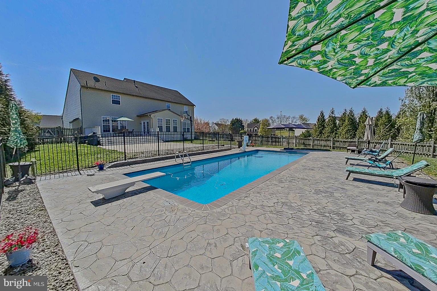 CRESTVIEW - Residential