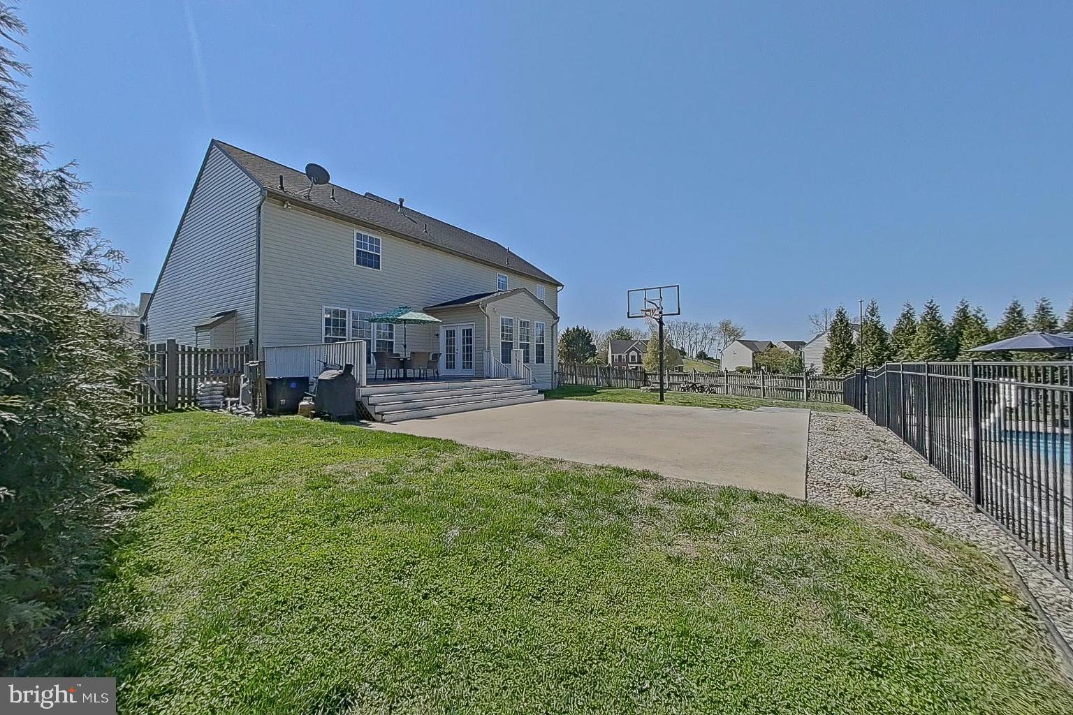 CRESTVIEW - Residential